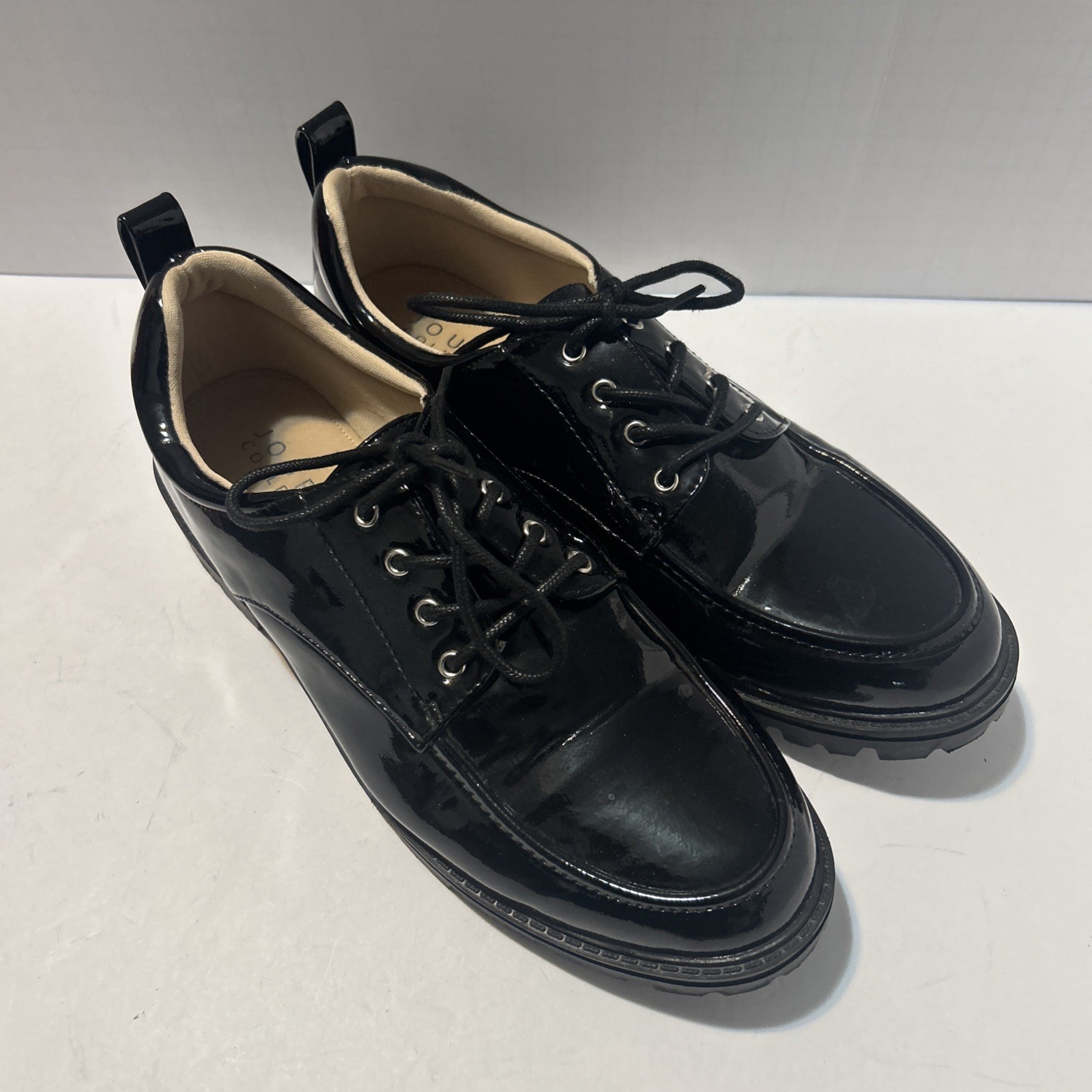 Journee Collection Zina Oxford Shoes Womens Sz10 almond Toe Patent Vegan Leather