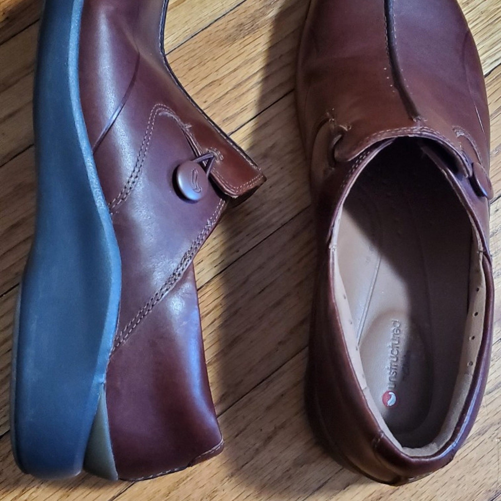 Clarks Un Loop2 Walk Dark Tan Leather 8.5 barely worn Excellent condition