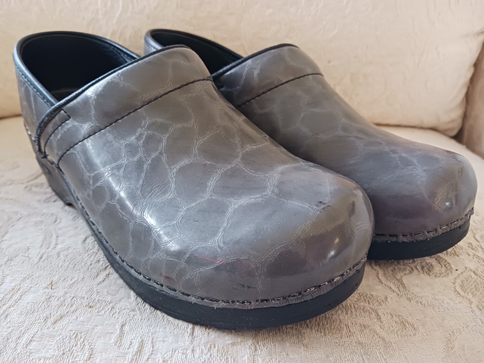 Sanita The Original Danish Clogs Gray Animal Print Leather Sz 38 EU 8 US Shoes