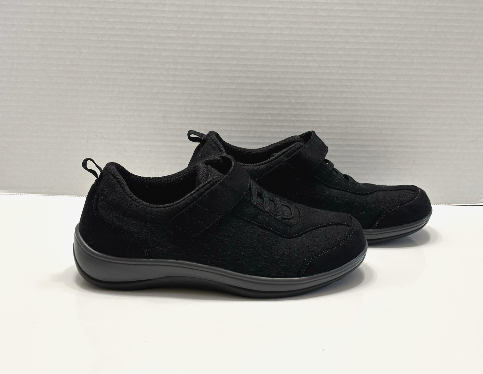 Orthofeet Volcano Women Size 7 M Black Orthopedic Adjustable Strap Comfort Shoes