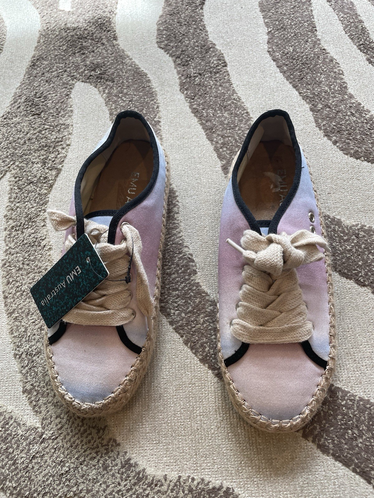 NWT EMU Agonis Pastel Ombré Slip In Tennis Shoes Women’s 6