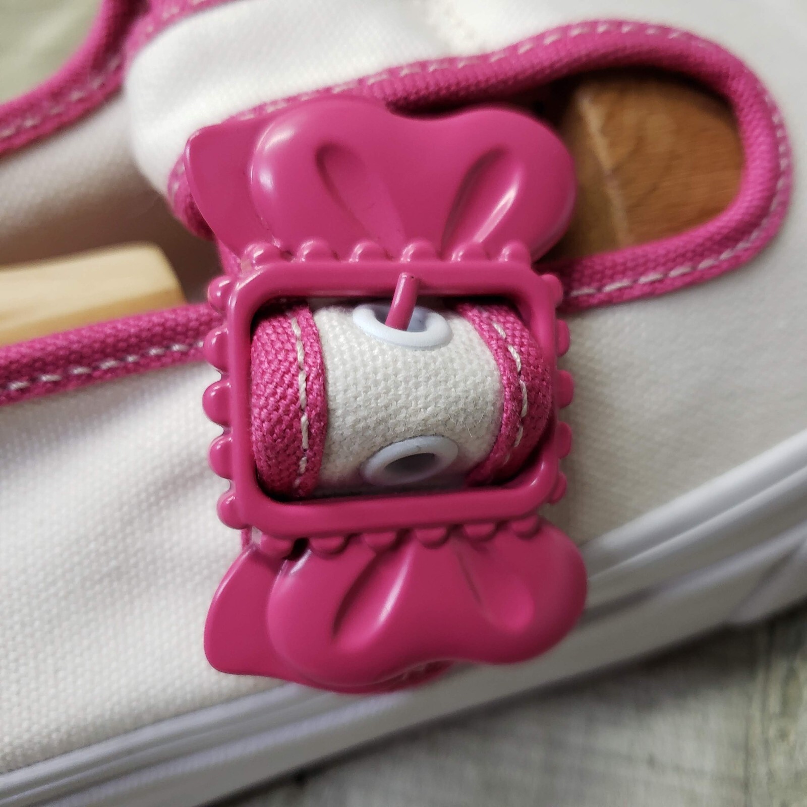 Vans x Barbie™ Style 93 DX Mary Jane Skate Shoe – White Womens 8 Excellent Cond.