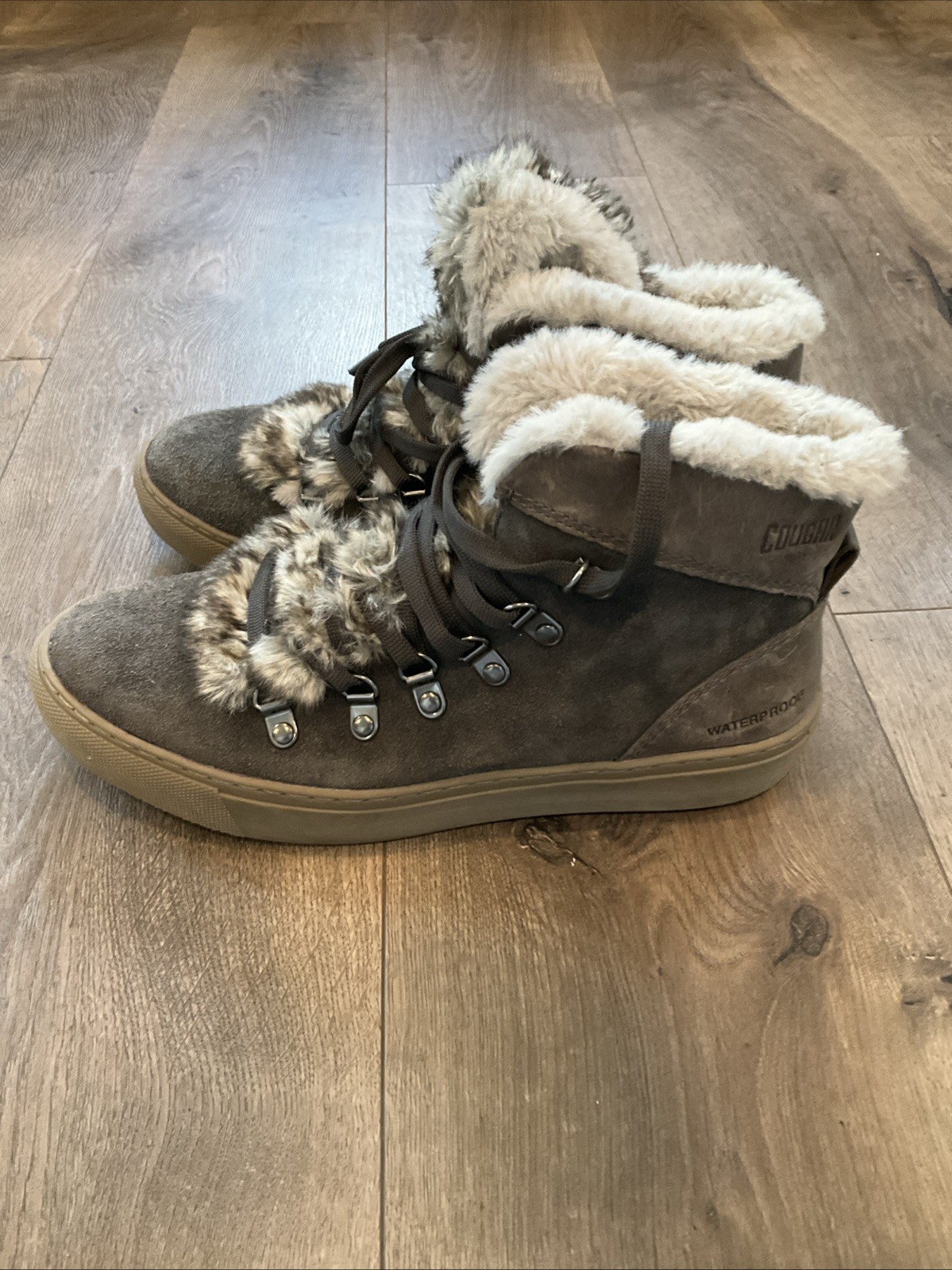 Cougar Daniel Women’s Waterproof Faux Fur Platform Sneaker Boot Grey Suede Sz 9