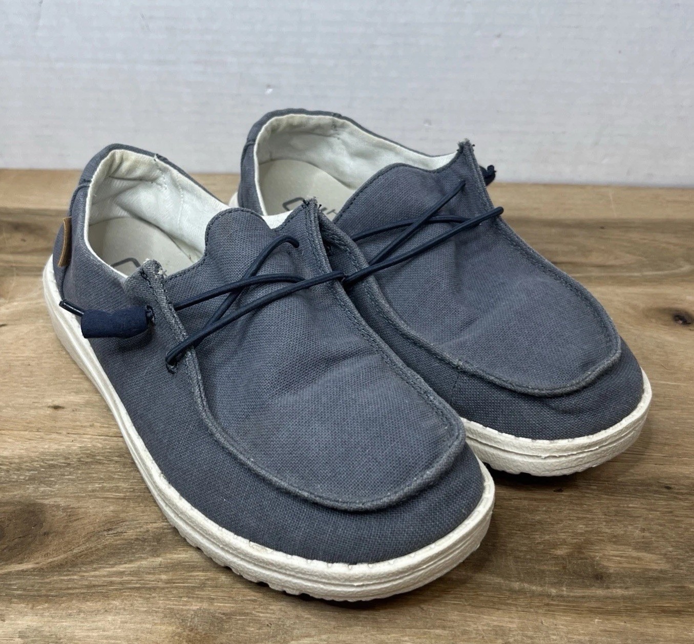 Hey Dude Women’s Wendy Chambray Navy White Canvas Slip On Shoes Sz 6