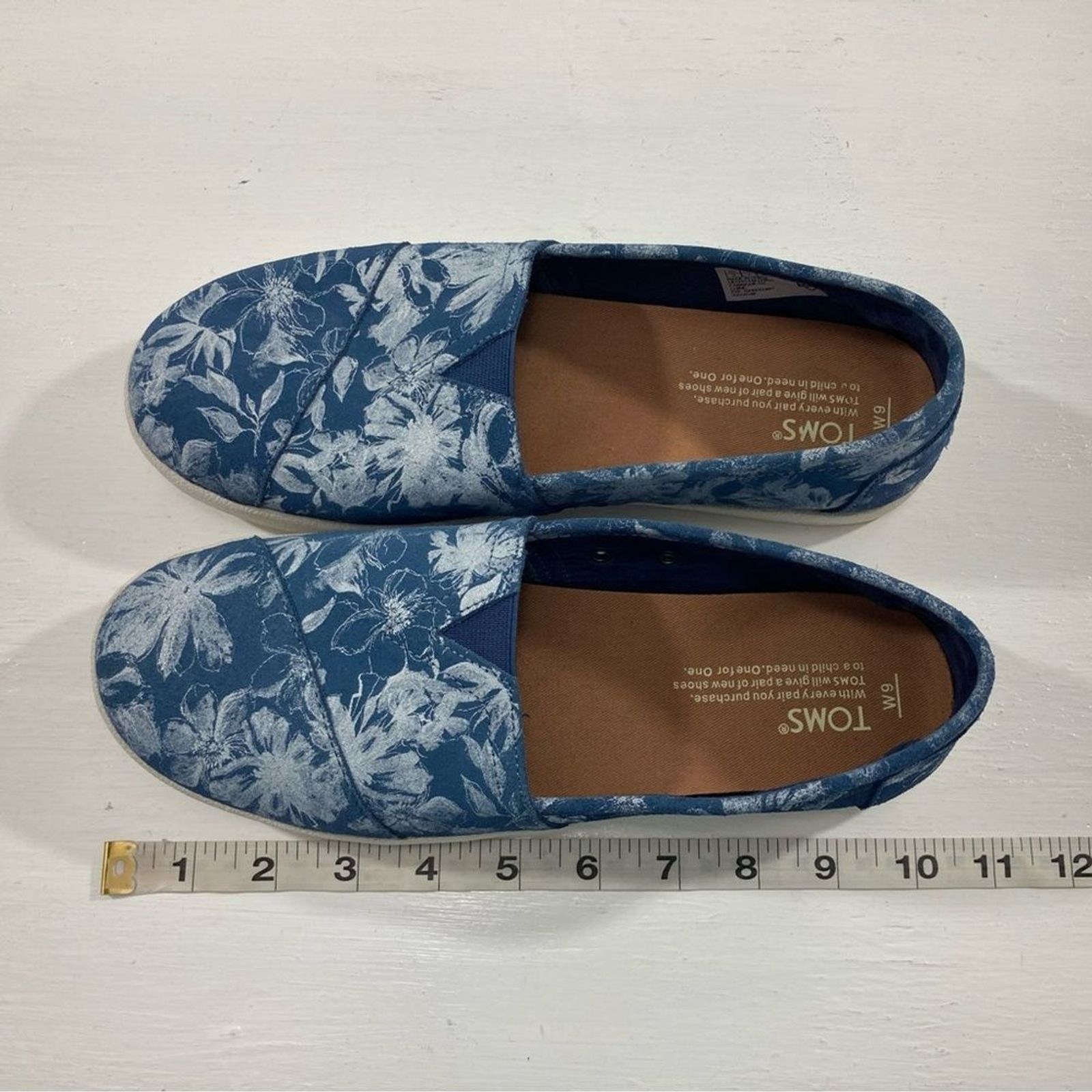 TOMS Avalon Slip On Sneakers Womens 9 Blue Suede Floral Print Casual Comfort
