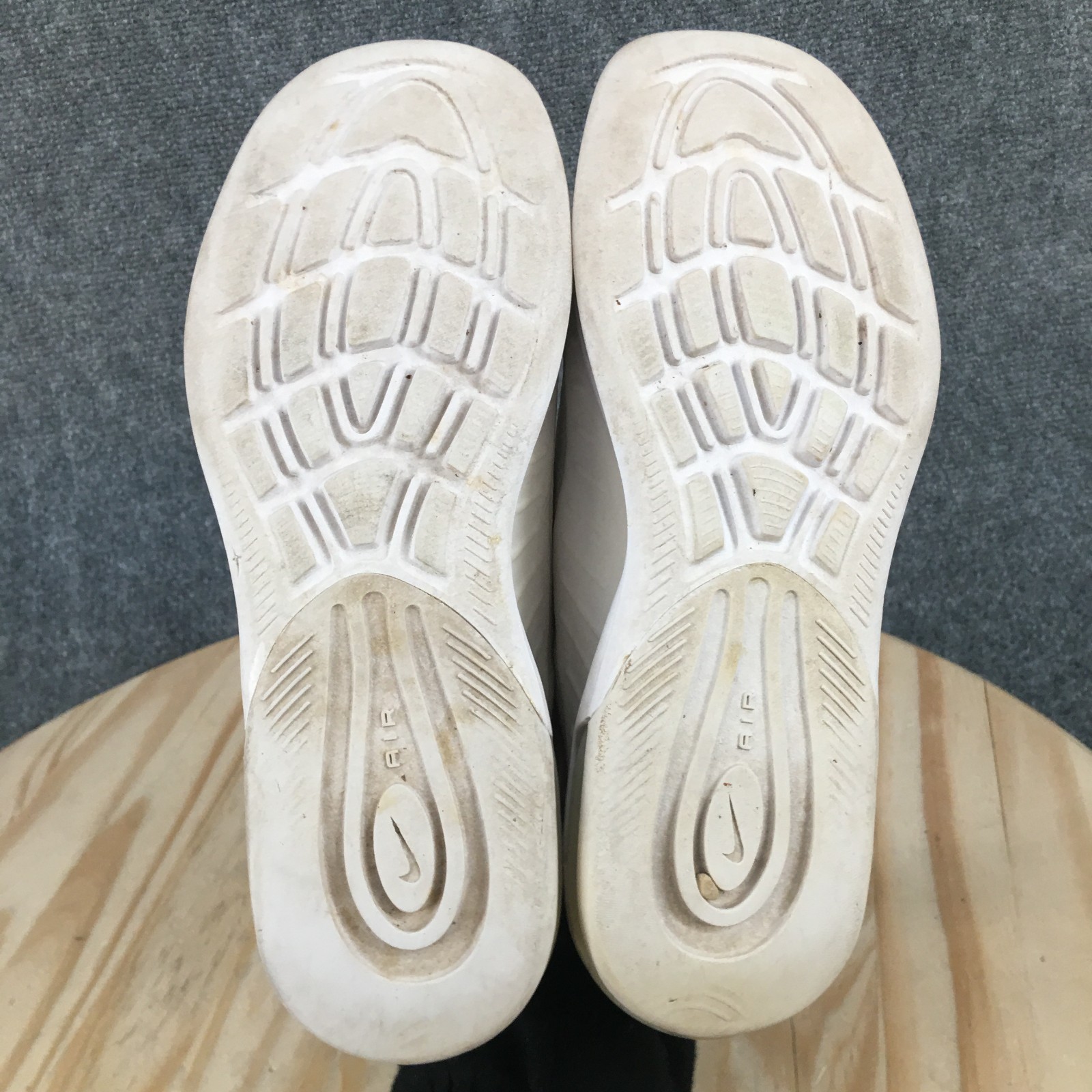 Nike Shoes Womens 7 Air Max Axis Sneakers White Mesh Lace Up Sports AA2168-100