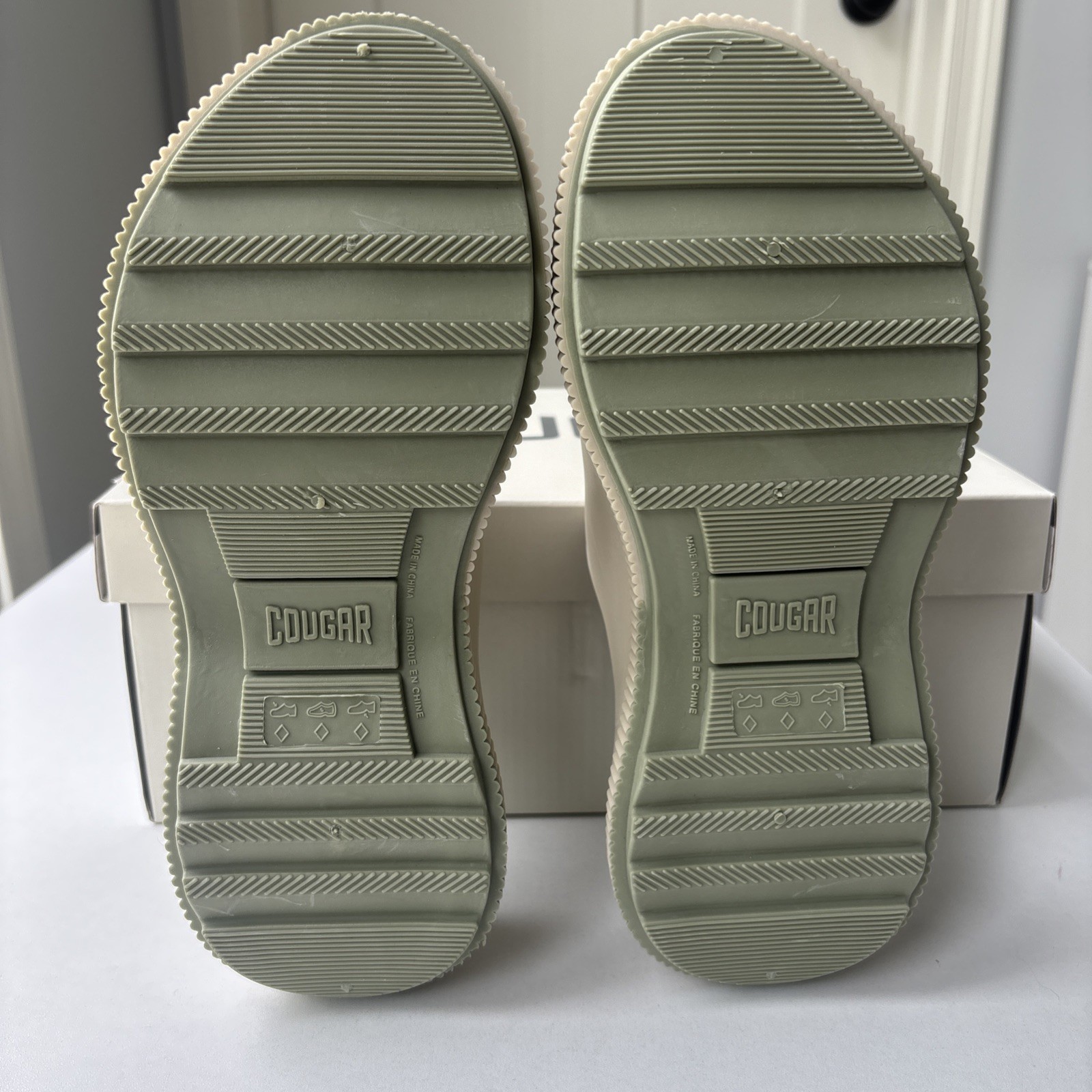 Cougar Sven-Q Sand Women’s 7 Molded TPE Water-Friendly Clog Shoes SVEN-Q New