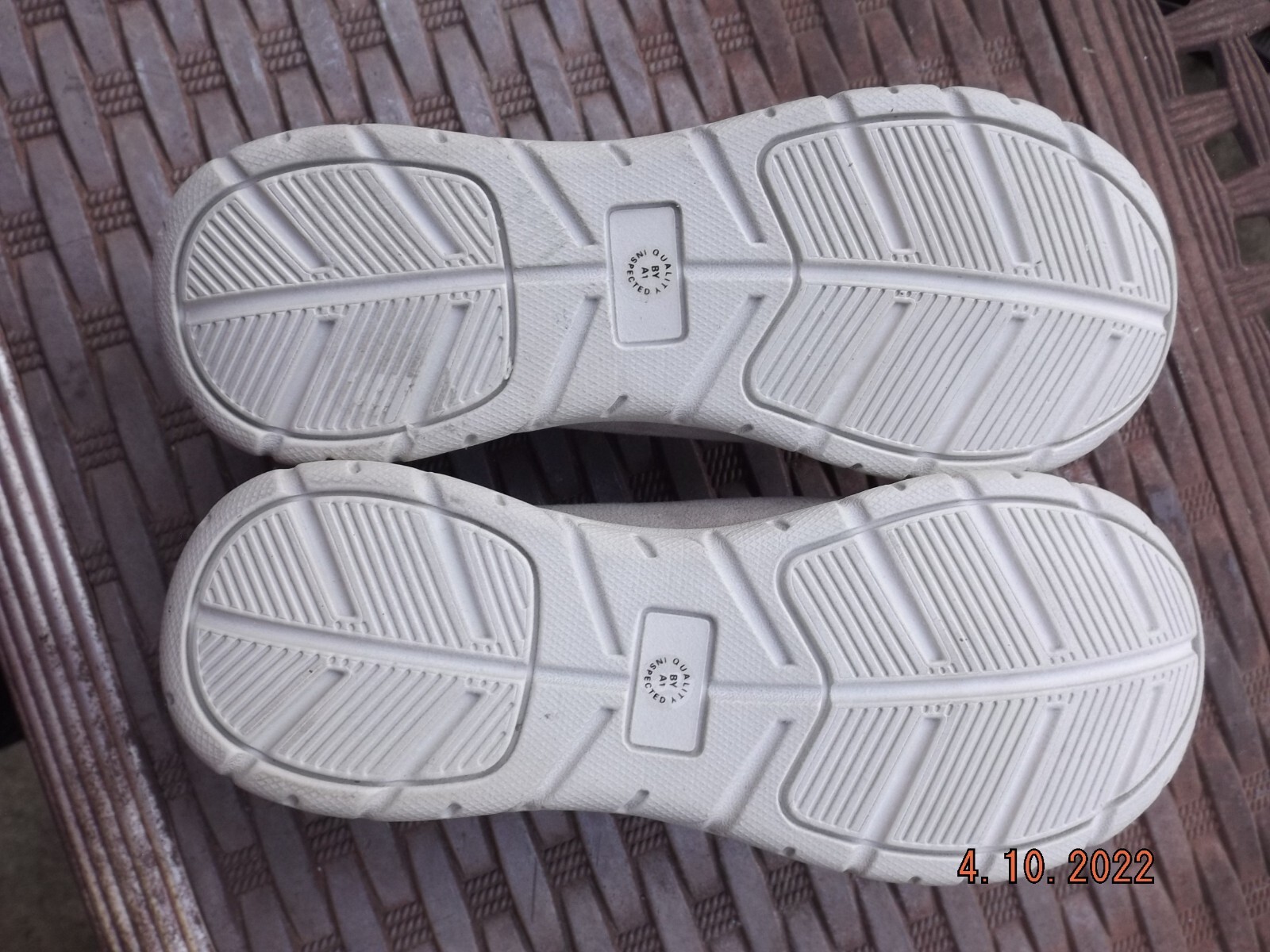 New St Johns Bay Sz 5 M Ecru Zip Suede Lightweight Tennis Shoe Activewear Shoes
