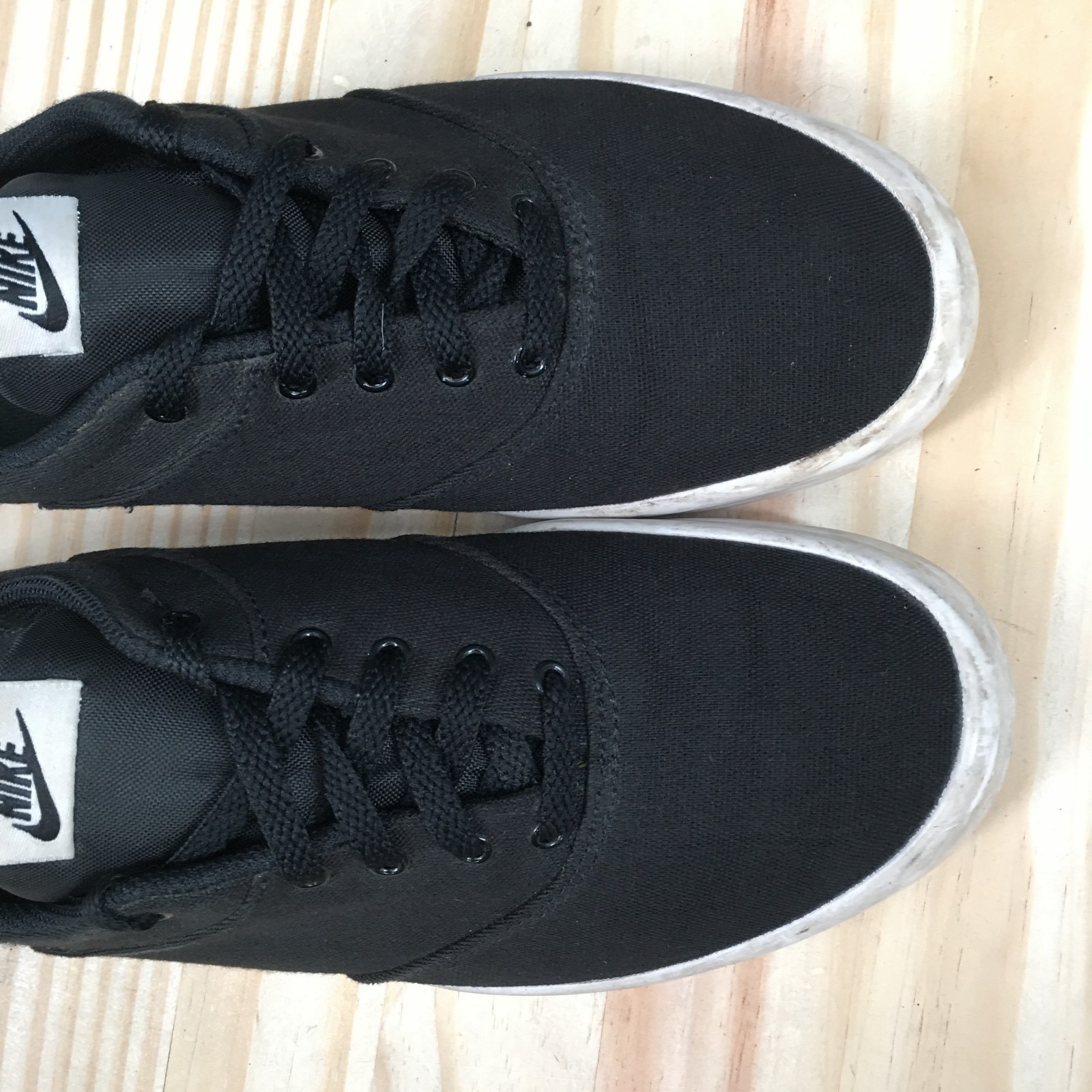 Nike Mini Sneaker Womens 7 Black White Low Lace Up Canvas Casual 724747-010
