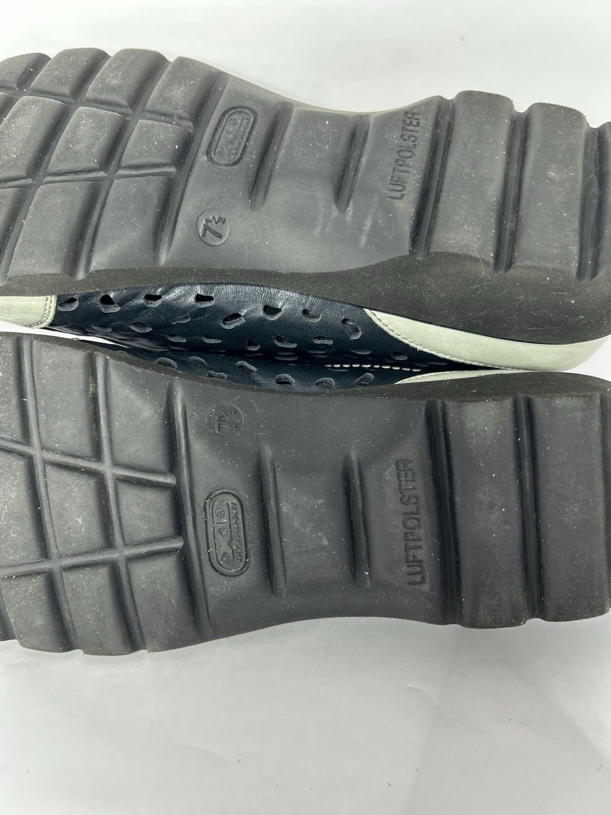 Ara Soft Womens 10 Navy Perforated Leather Sneakers Luftpolster Comfort Shoes
