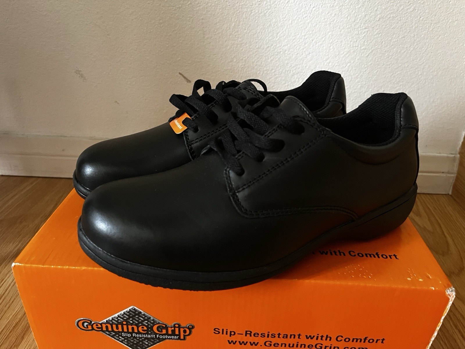 Genuine Grip Slip-Resistant With Comfort 420 Women Black Size 7.5W