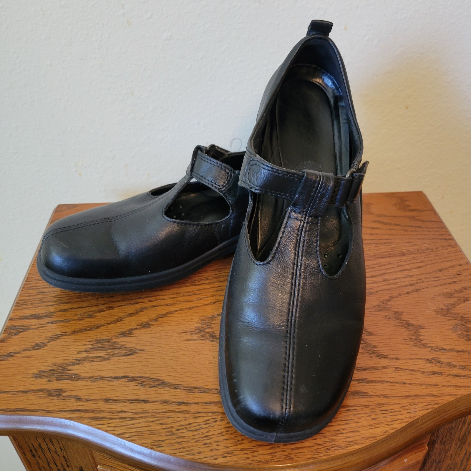 ECCO Womens Sz 8 Black Leather T Strap Mary Jane Comfort Loafers Flat Shoes