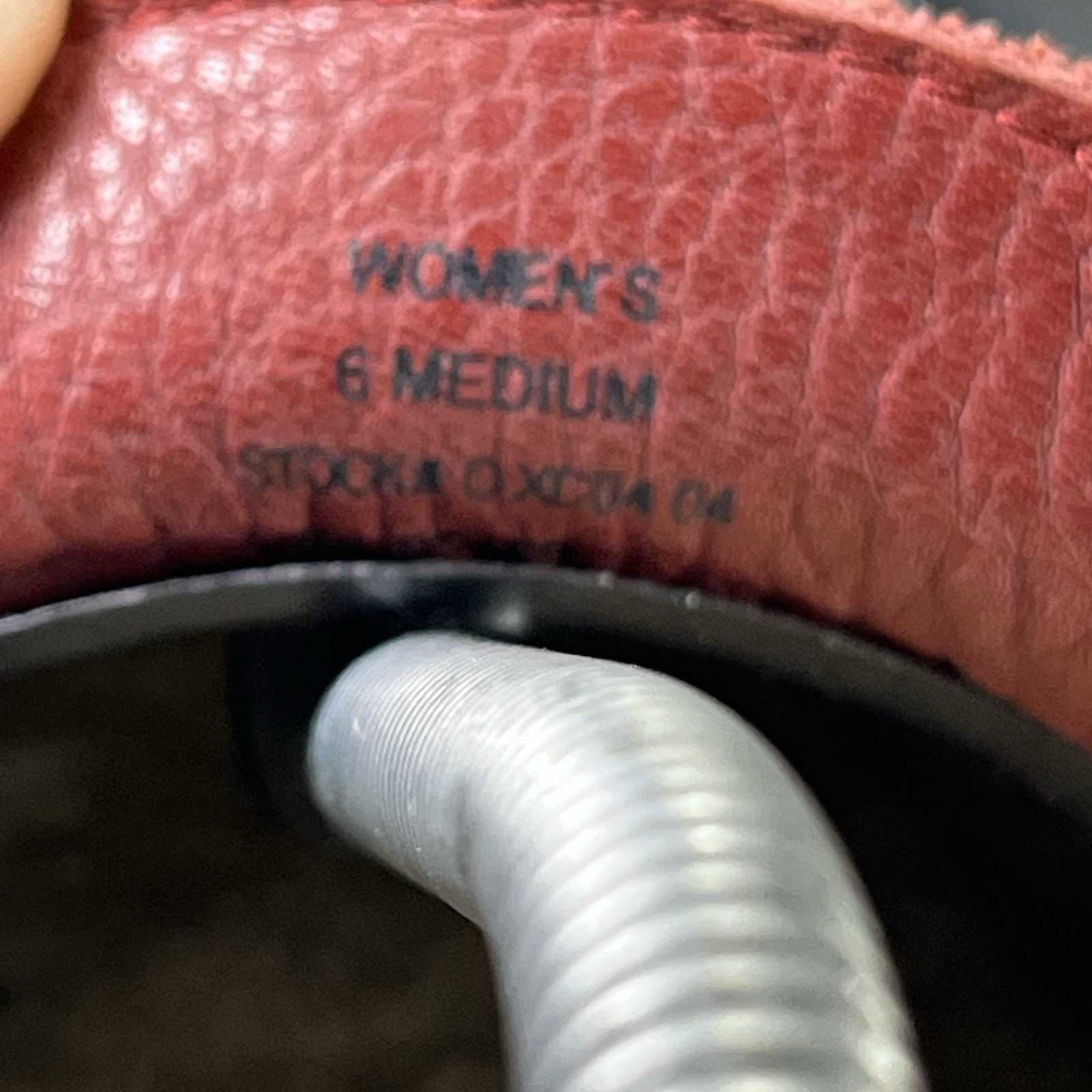 L.L. Bean Women’s Red Leather Moccasin Shearling Lined Slippers Size 6