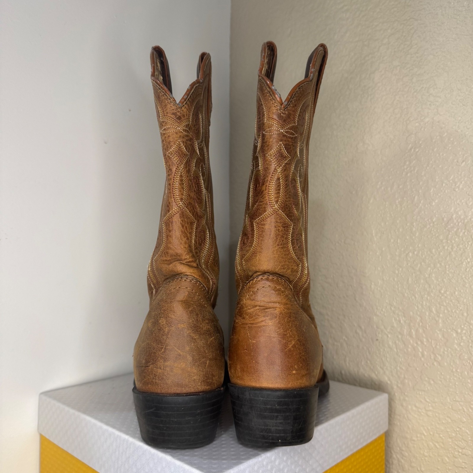 Justin Women’s 8B Brown Leather Western Cowboy Boots Square Toe Pull On Distress