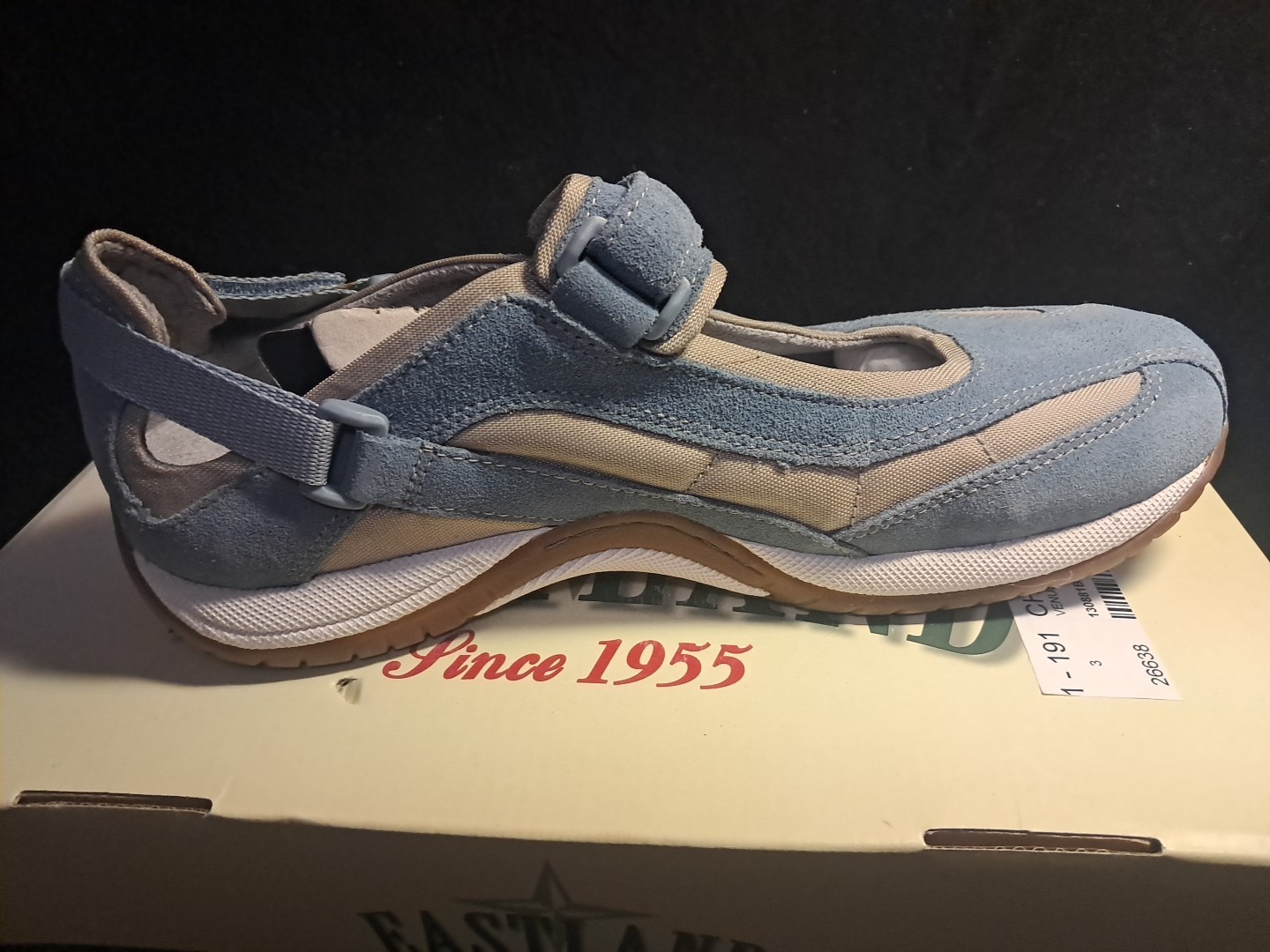 New Eastland Venus Sky Blue Suede Blue And White Women’s Shoes 9.5 wide