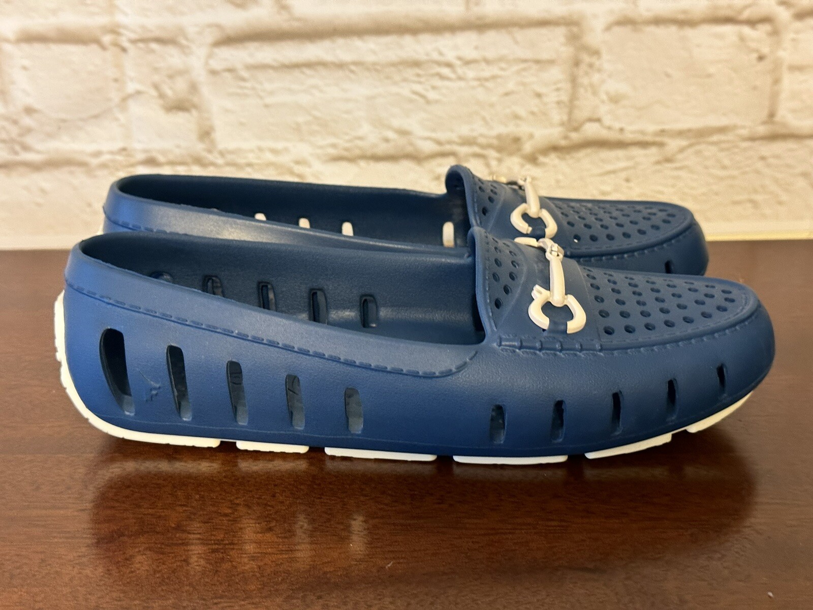 Floafers Women’s Tycoon Bit Driver Water Loafer Shoe Navy Blue White Size 7