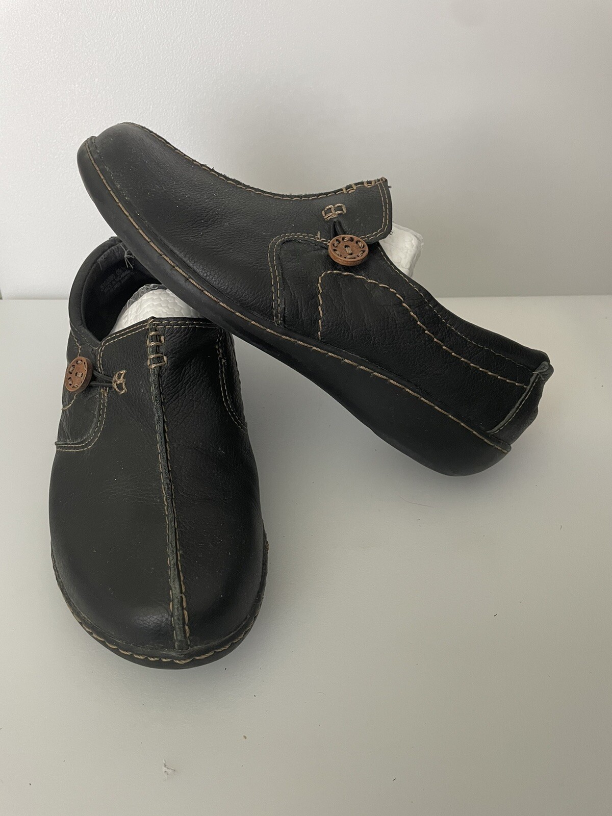 Clarks Unstructured Un Loop Women’s 8.5 Black Leather Button Trim 8-1/2 M Shoes