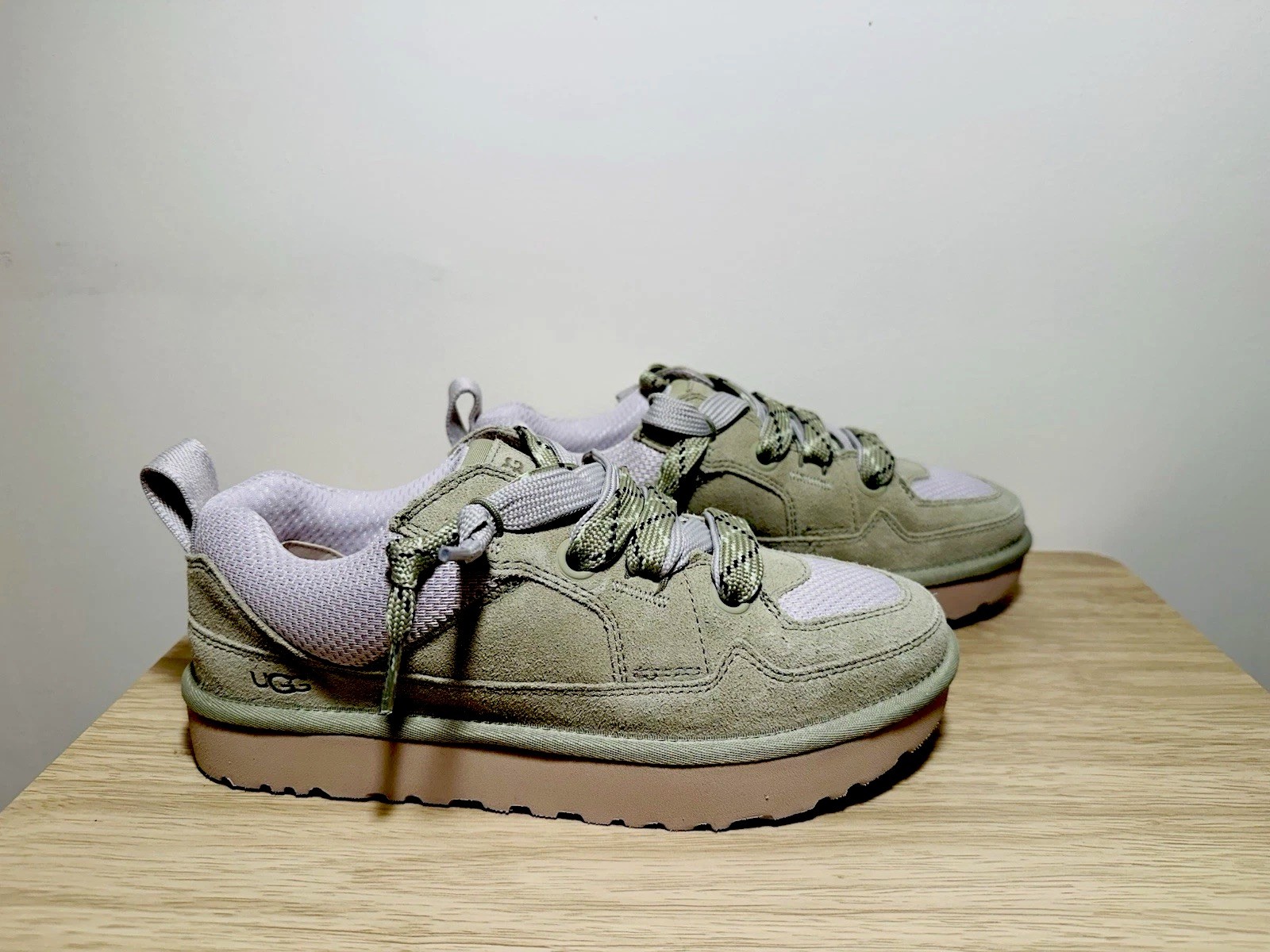 Ugg Lowmel lace up suede textile upper sneaker shoes moss green NWOB size 9