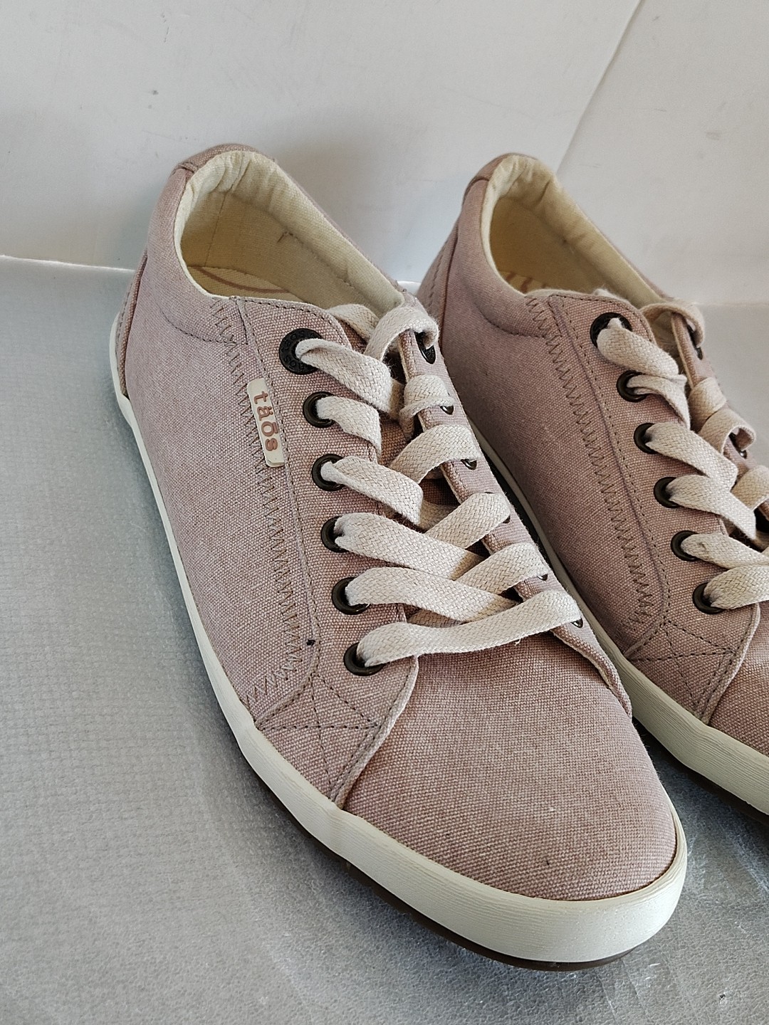 8.5 WORN ONCE Taos STAR Washed Canvas Low Top Sneakers Shoes Blush Lavender