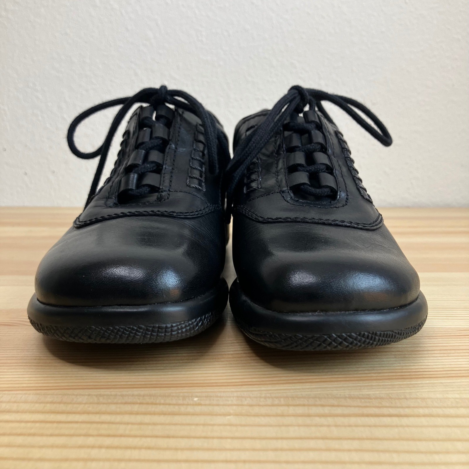 I Heart Comfort Shoes Cross Womens 6M Black Leather Lace Up Stitching Walking