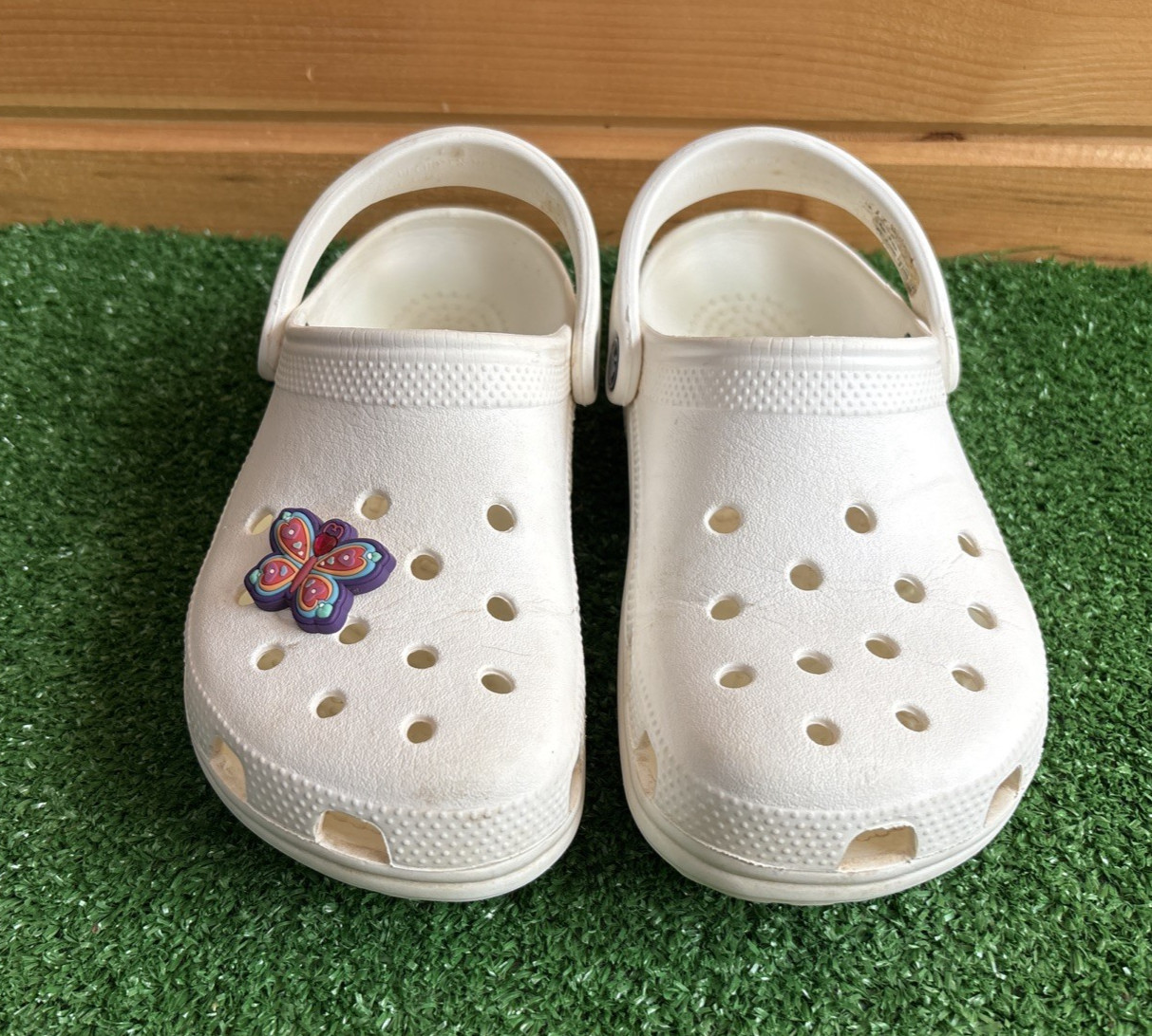 CROCS Classic Clogs Slip On Unisex Adult M5, W7 White W/Butterfly Charm VGUC