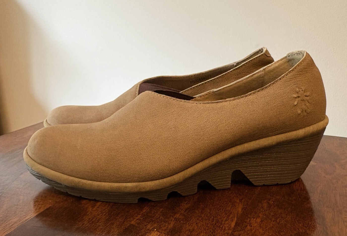 Women’s Fly London Per Oiled Suede Shoes 37 EUC Slip On Size 6.5-7