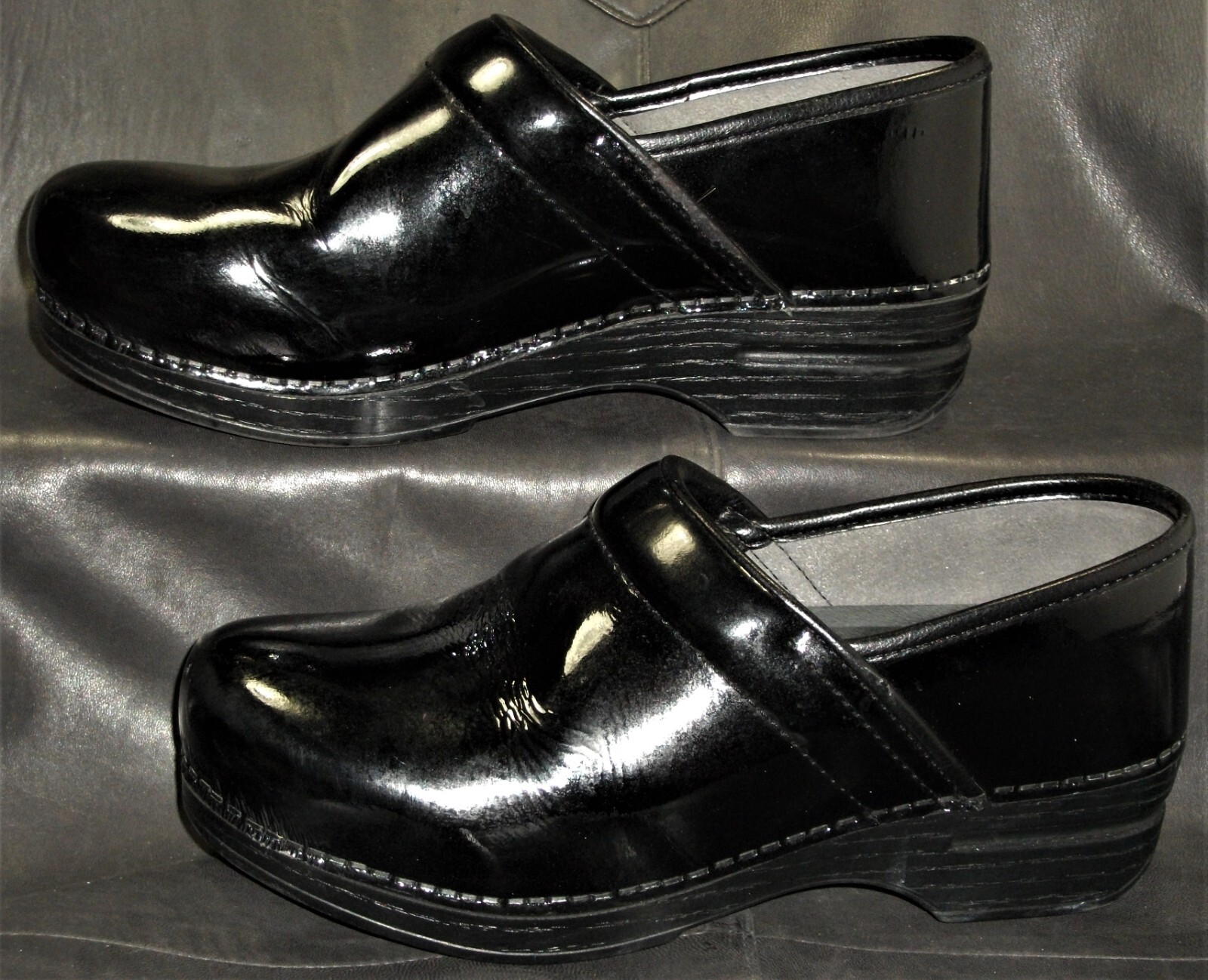 Dansko Cabrio Women’s black patent leather slip on clogs shoes size EUR 39