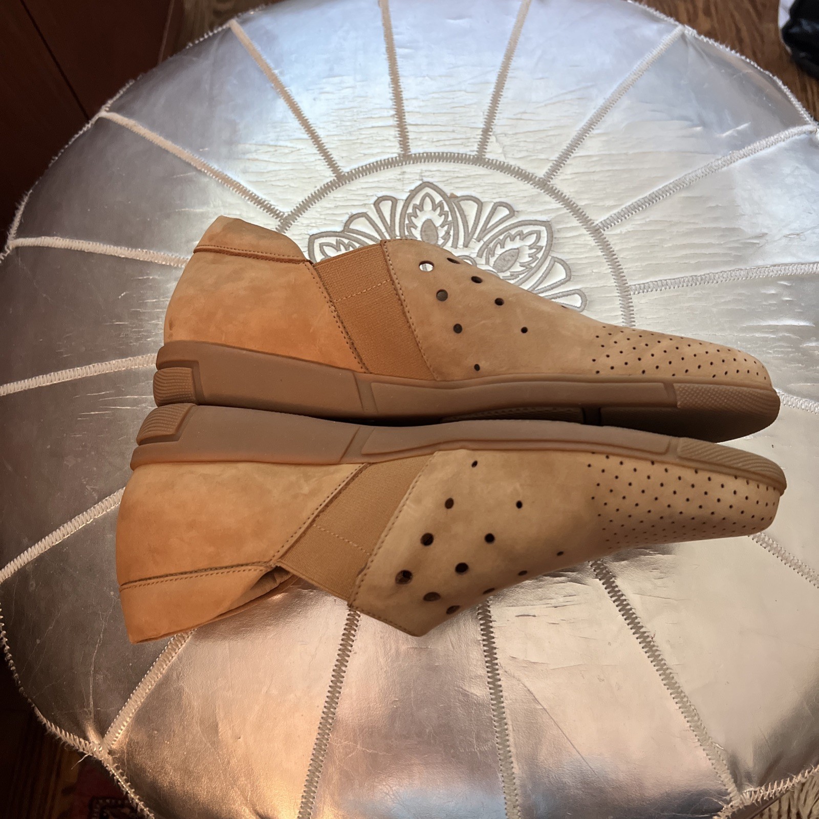 NEW SESTO MEUCCI PERFORATED NUBUCK FLATS size 6.5 M