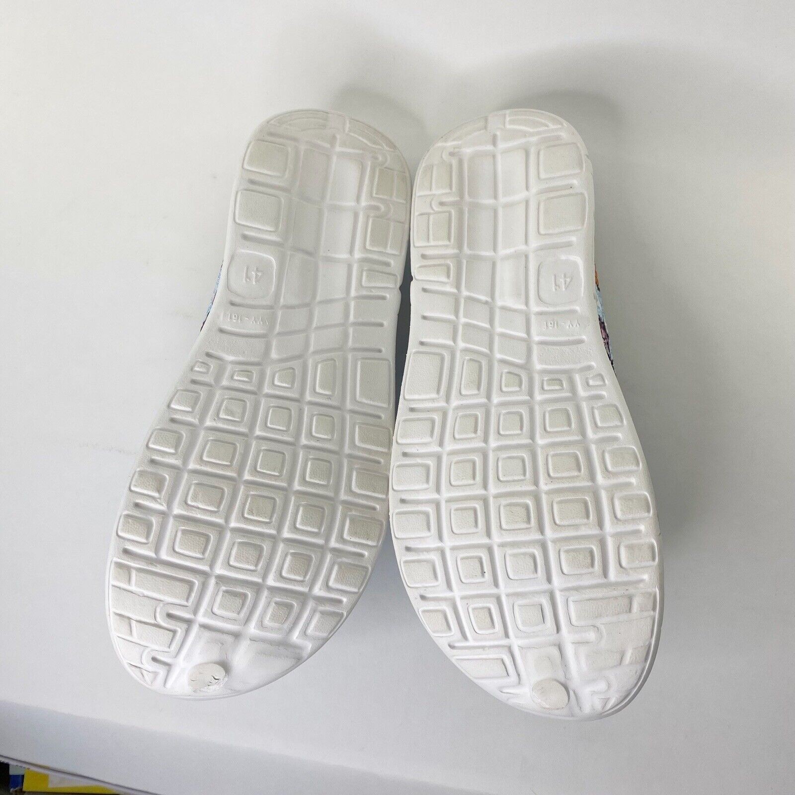 Butterfly Shoes Womens Size 10 Foam Man Made Waterproof Unbranded White/Blue