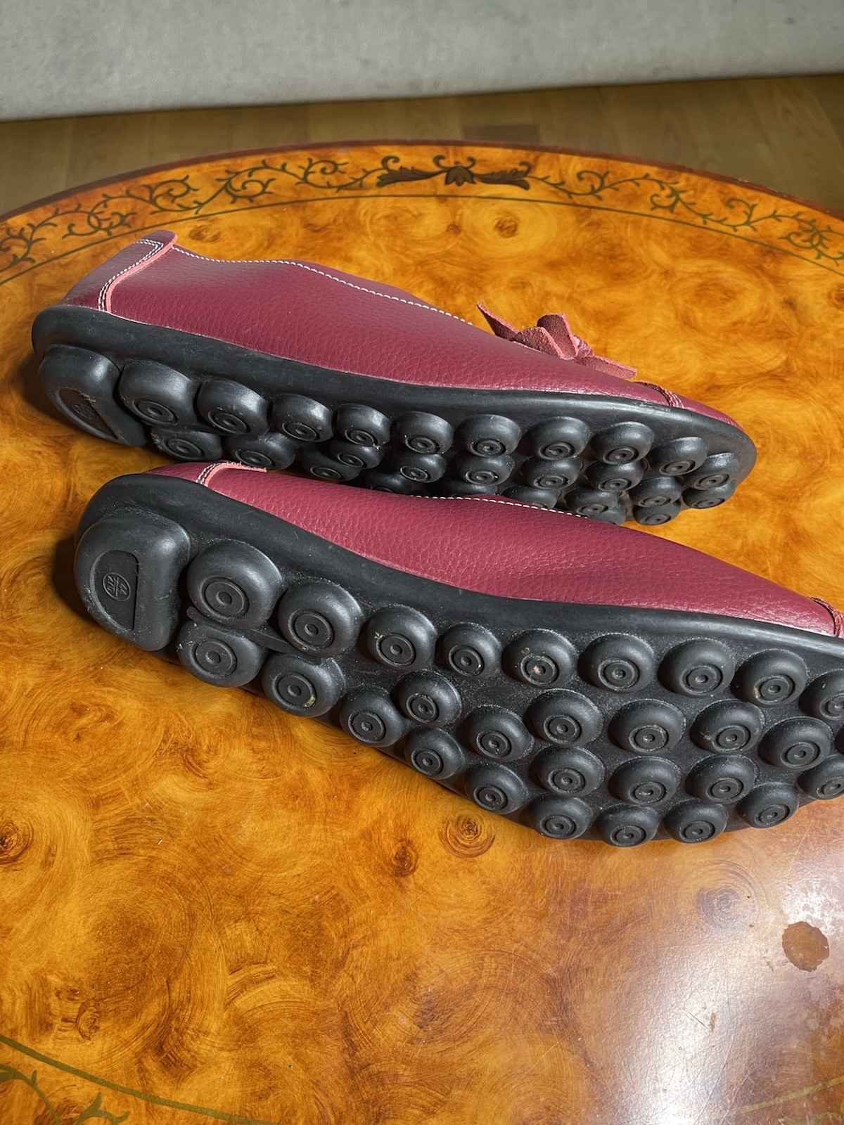 Women’s Burgundy Leather Slip-On Comfort Flat Flower Accent Round Toe 12.5