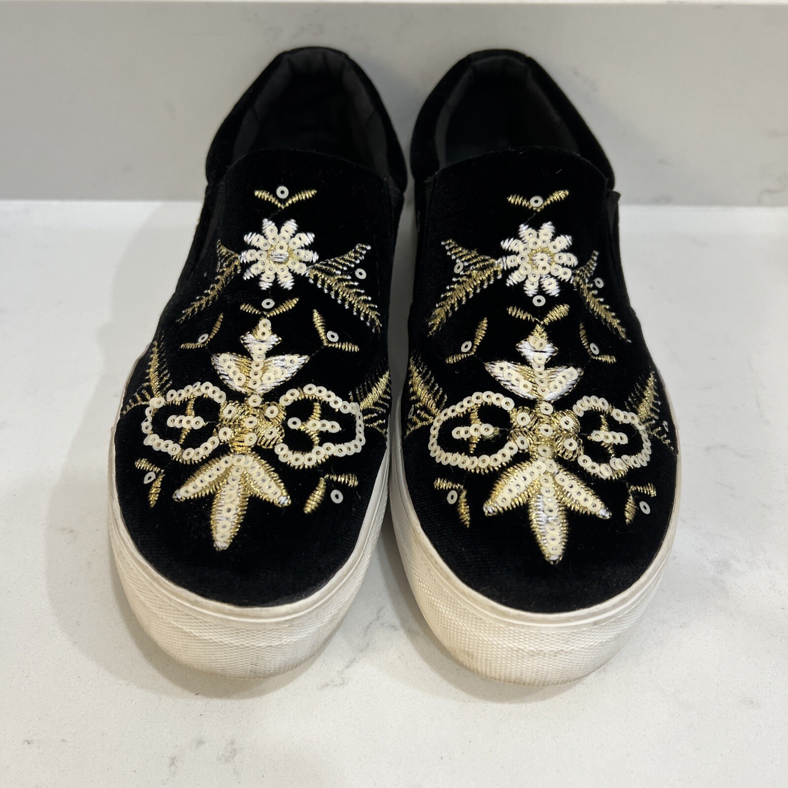 CARLOS SANTANA WOMENS EMBROIDERED VELVET SNEAKERS SZ 6 EMBELLISHED FUN ARTSY