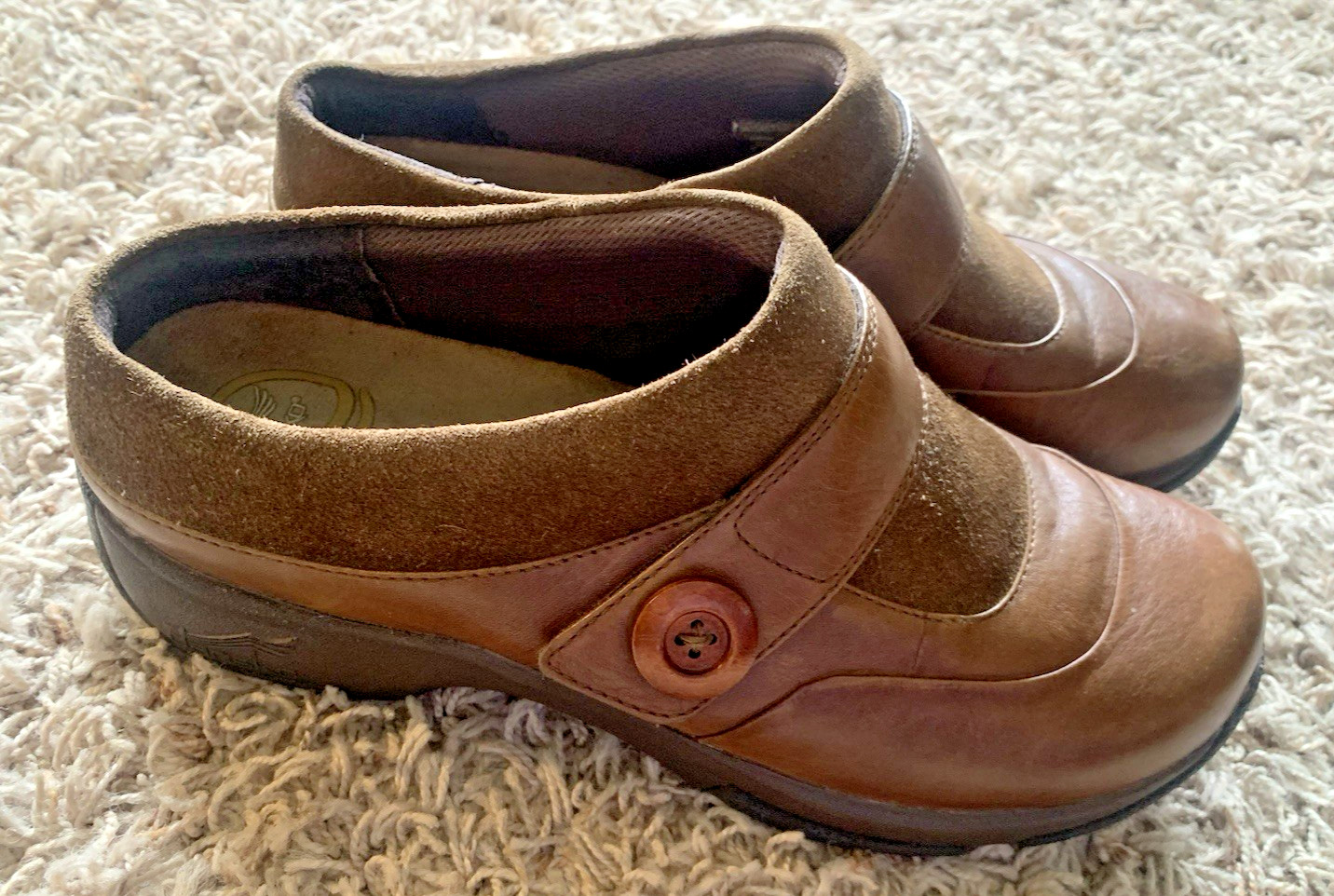 Dansko Brown Leather Clogs Slip-On Shoes Women’s Size 9.5-10 Decorative Button