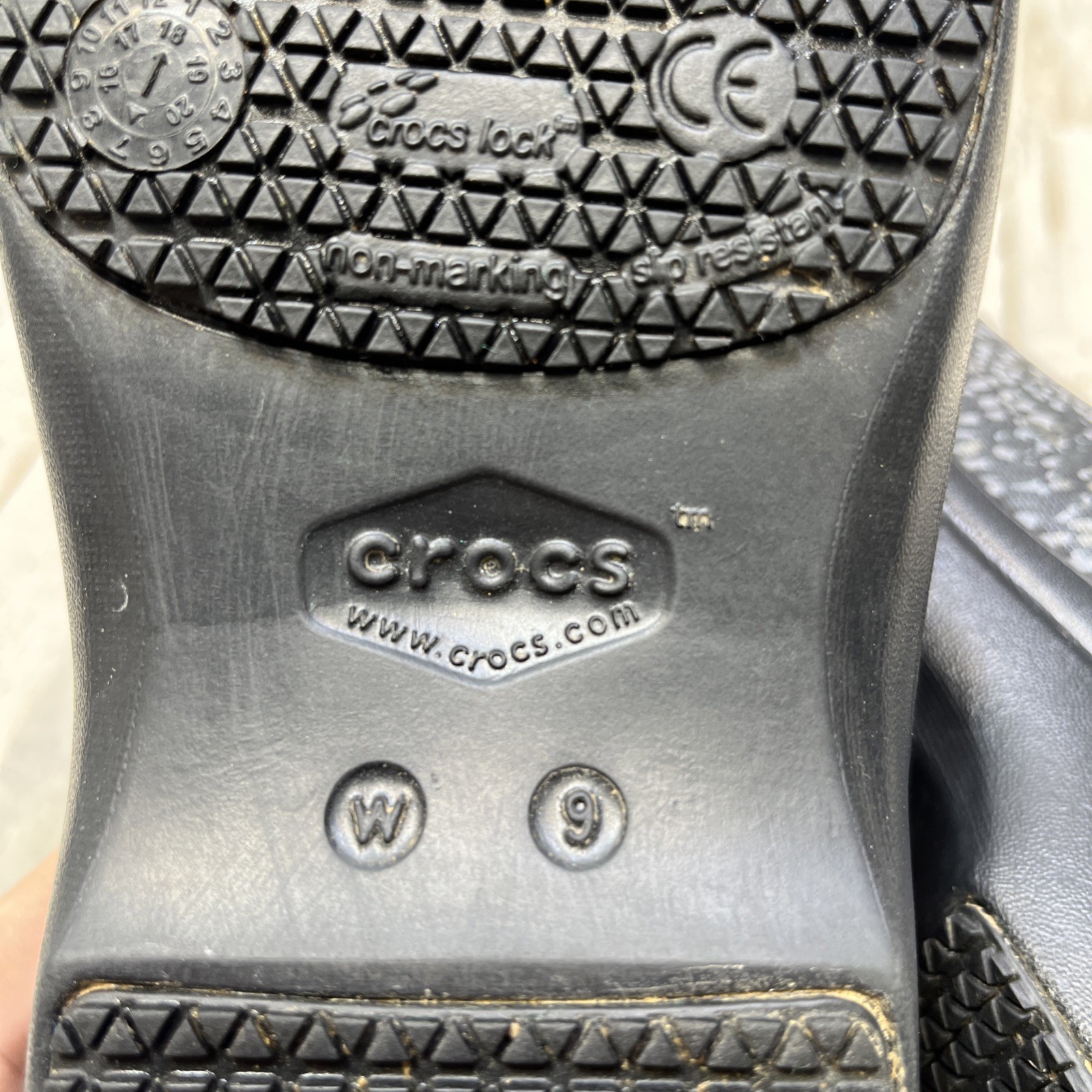 Crocs Dual Comfort Women’s Spotted Clog Shoes Black Gray Nursing Slip-On Size 9