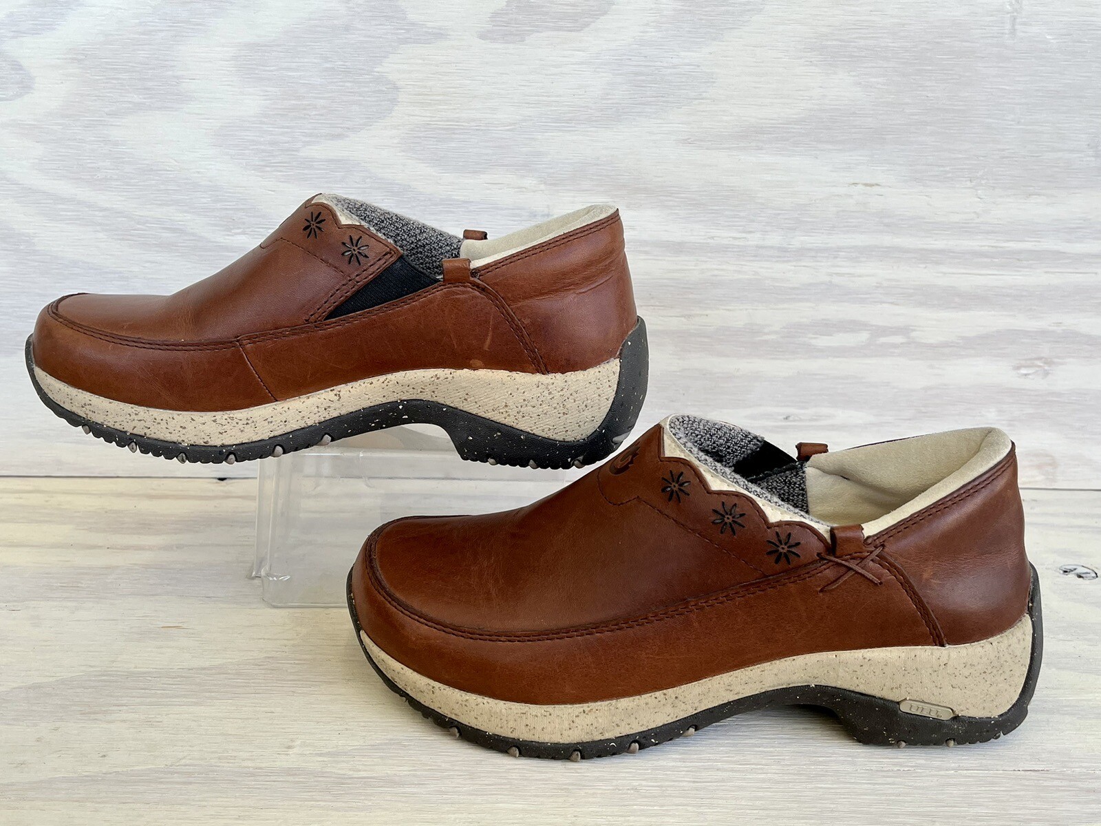 Ulu Brown Leather Slip Resistant Comfort Mules/Loafers Shearling Footbed Size 7