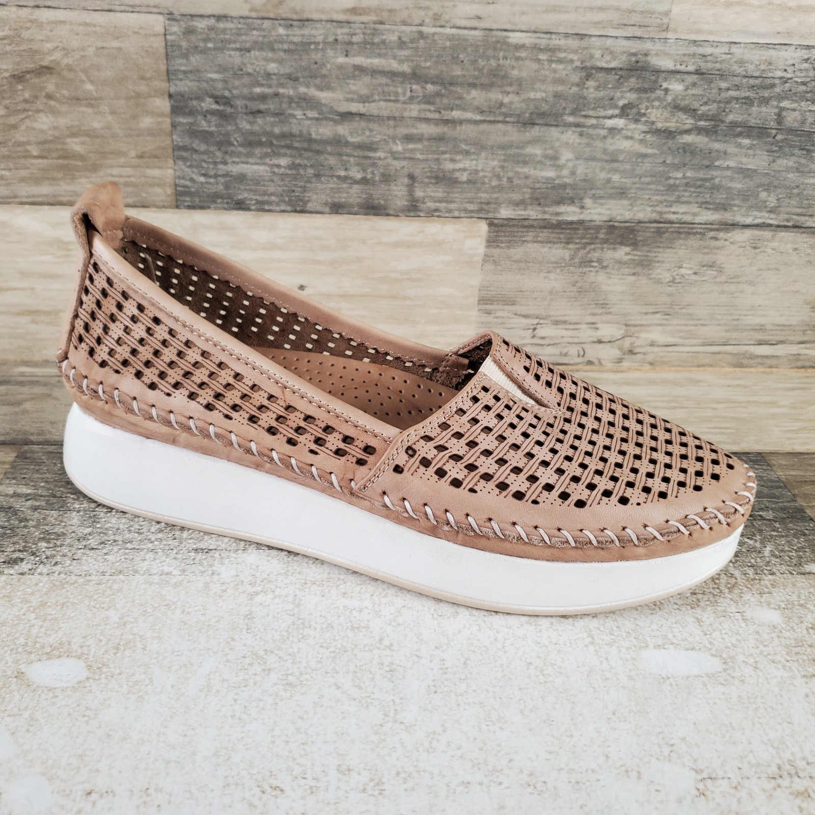 Spring Step Emerson Womens Shoes Sz 8.5 Beige Stretch Leather Laser Cut Slip On
