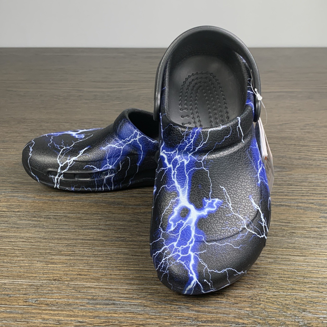 Crocs Bistro Graphic Black Lightning Bolt Graphic Slip Resistant Clogs Sz M4 W6