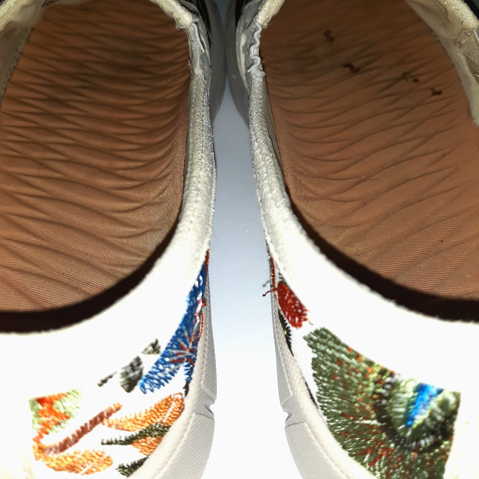 Baretraps Beech Floral Embroidered Multi/Beige Slip-On Women Sz 8M Casual Shoes