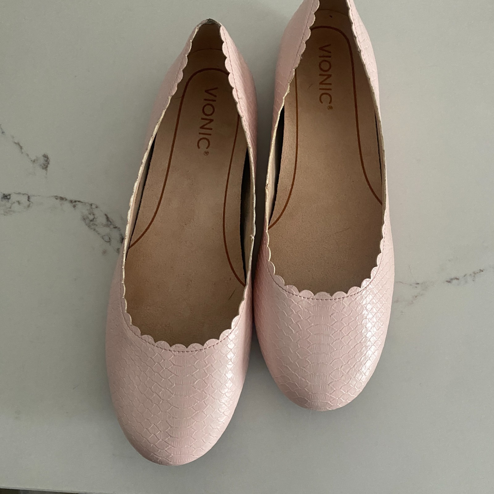 Vionic Julieta Pink Snake Embossed Leather Scalloped Ballet Flats Comfort 9 NWOT