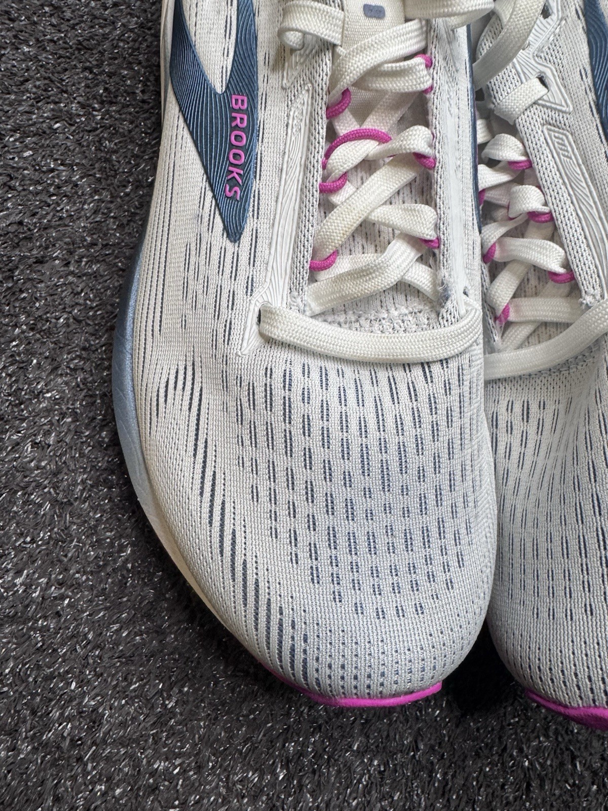 Brooks Revel 8 Women’s Size 8 Running & Walking Shoe White/Moonlight/Pink