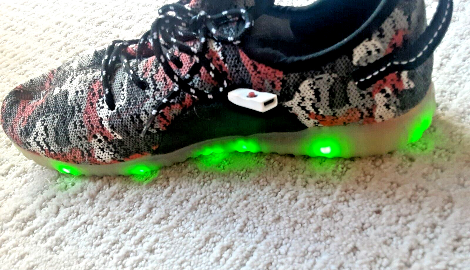 ATS UNISEX LED SIZE 10 LIGHT UP BREATHABLE COMFORT SNEAKERS