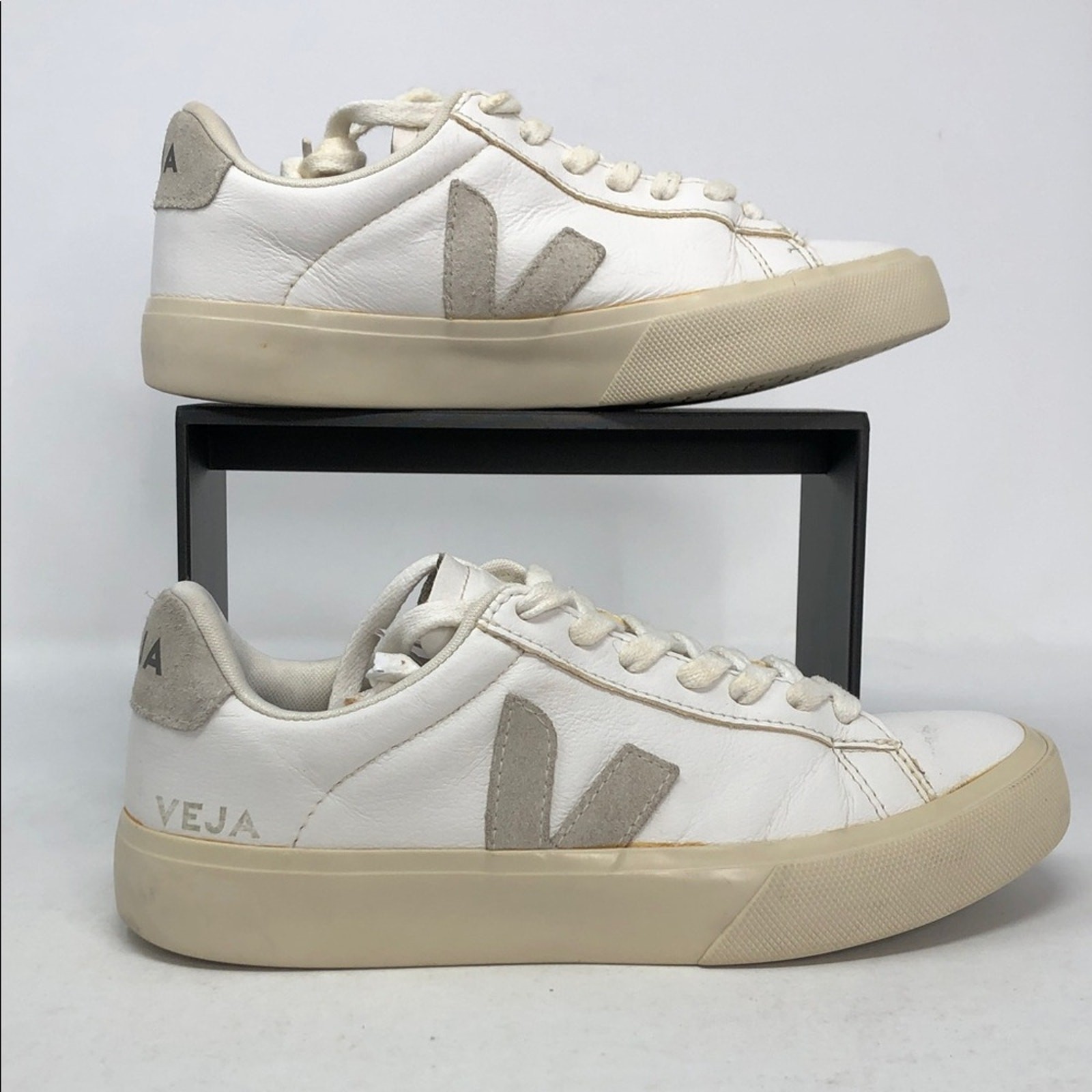 Veja T2 White Beige Women’s Leather Sneakers – Size 6