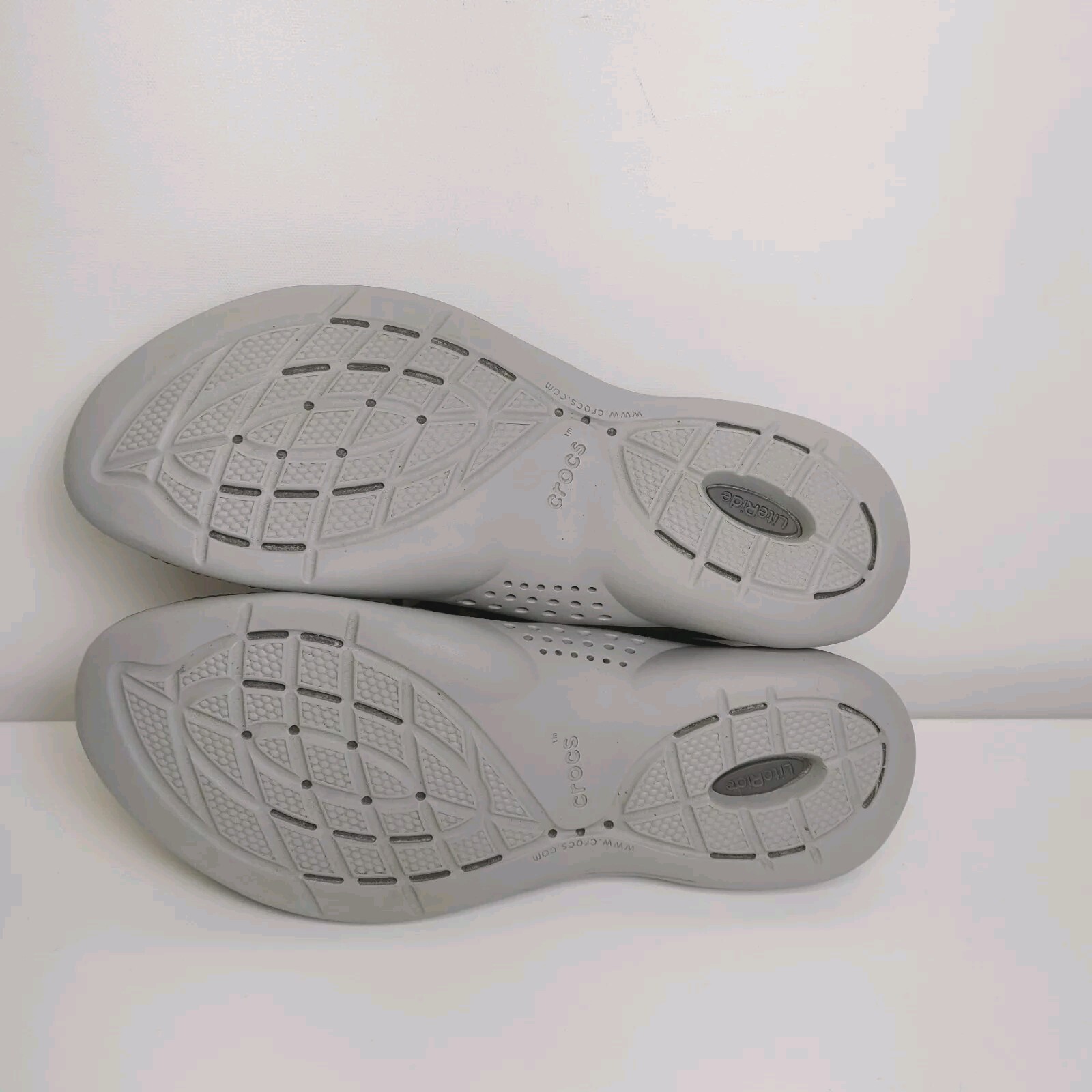 Crocs Women’s Literide 360 Pacer Shoes Size 10 Black/Slate Grey