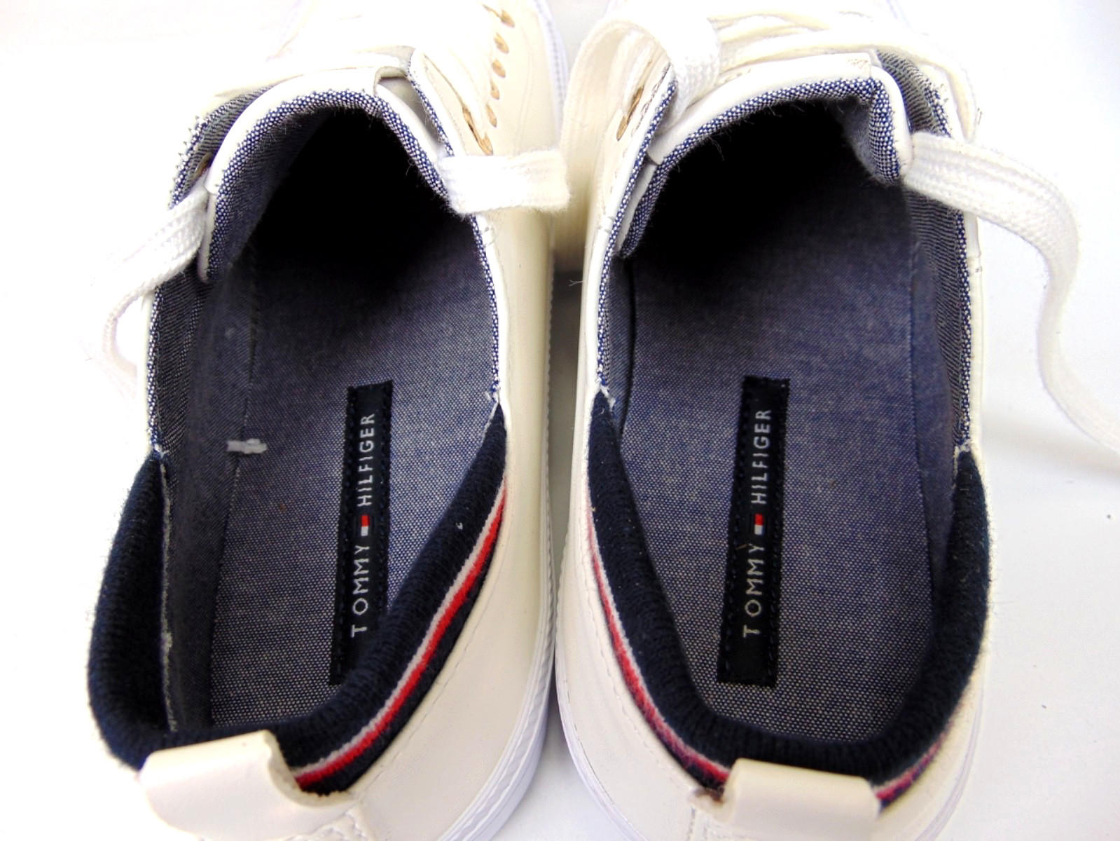 Tommy Hilfiger TWO Women’s Casual Sneakers Size 7.5 White Lace up Comfort Shoes