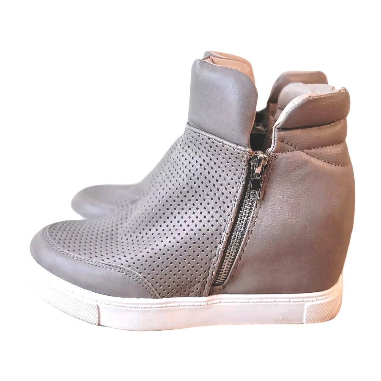 Steve Madden Linqsp Taupe Hidden Wedge Sneakers sz 8 Perforated Fashion High Top