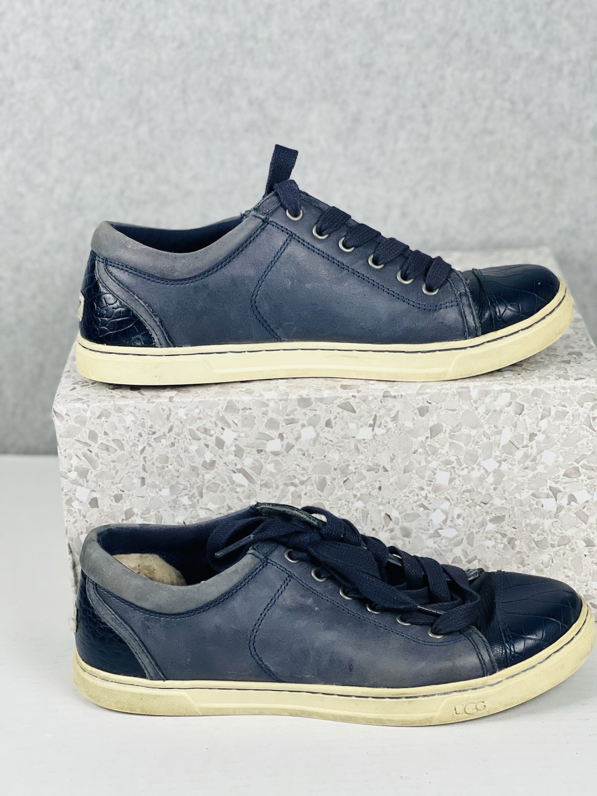 UGG Sneakers Womens 8 Blue Suede Low Top Casual Comfort Walking Travel Shoes