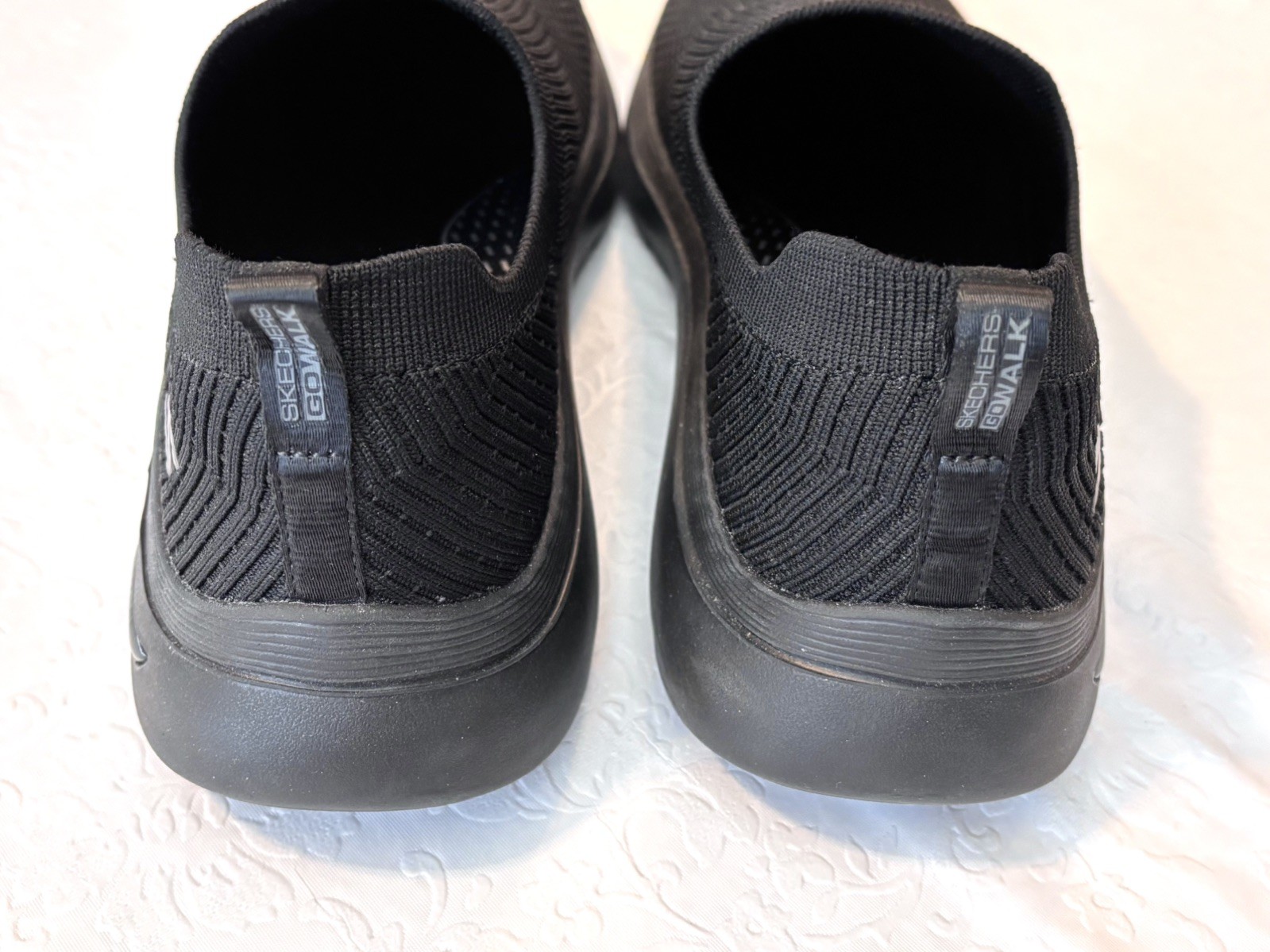 Sketchers GOwalk Air Cooled Slip-On Walking Shoes Womens Sz 7.5 Blk Mesh ArchFit