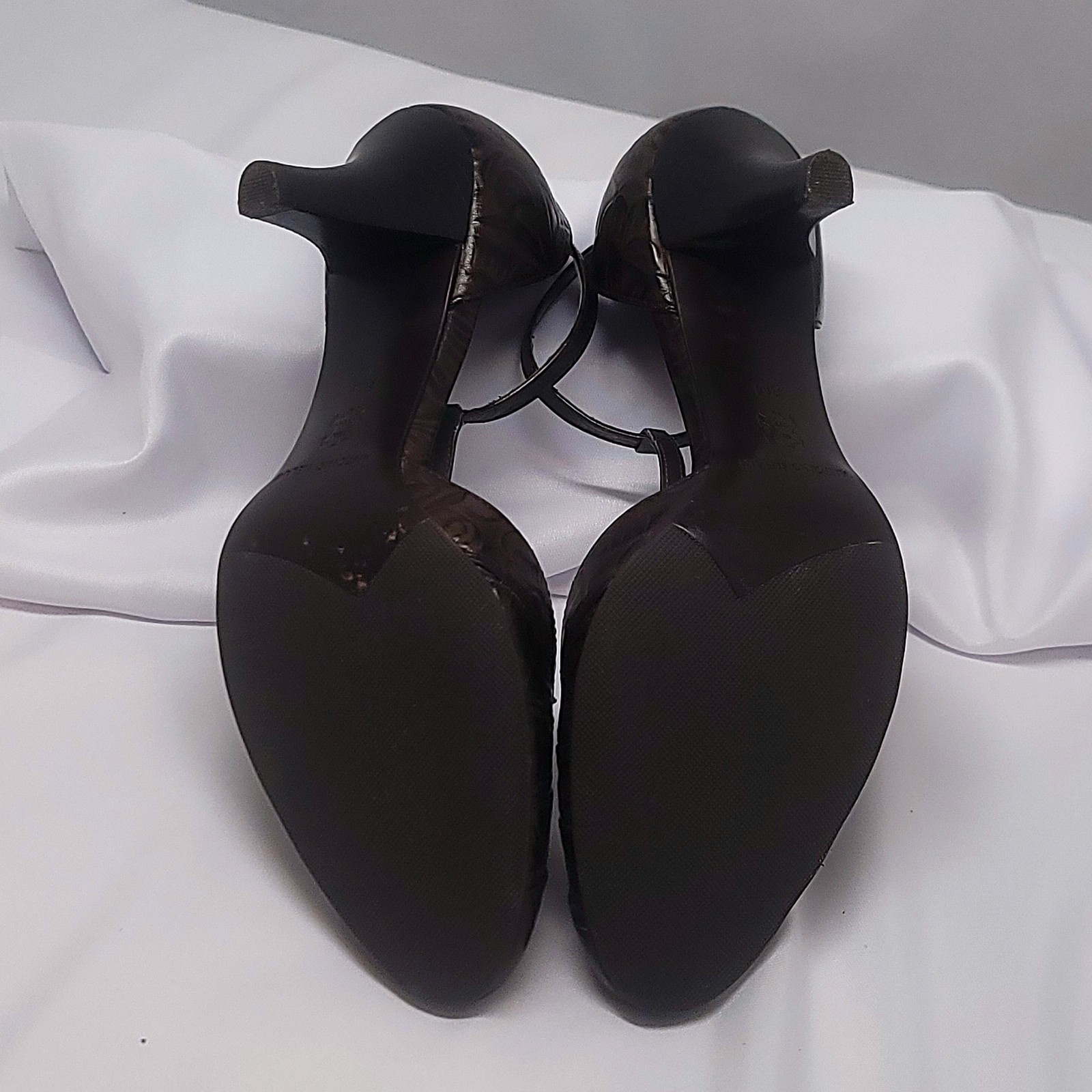 Antonio Melani leather T-strap heels brass studs 3″ heel. Womens Size 8.5 Y2K