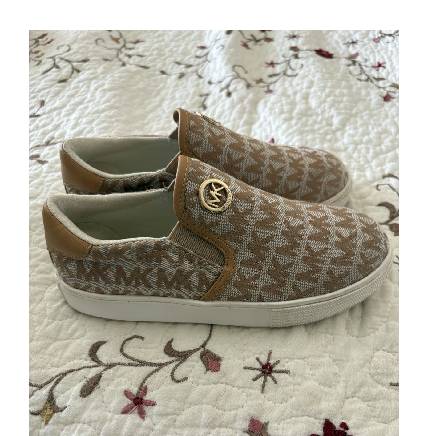Michael Kors Kid’s Logo Slip-On Comfort Beige Brown White Flat Shoes. Kid size 1
