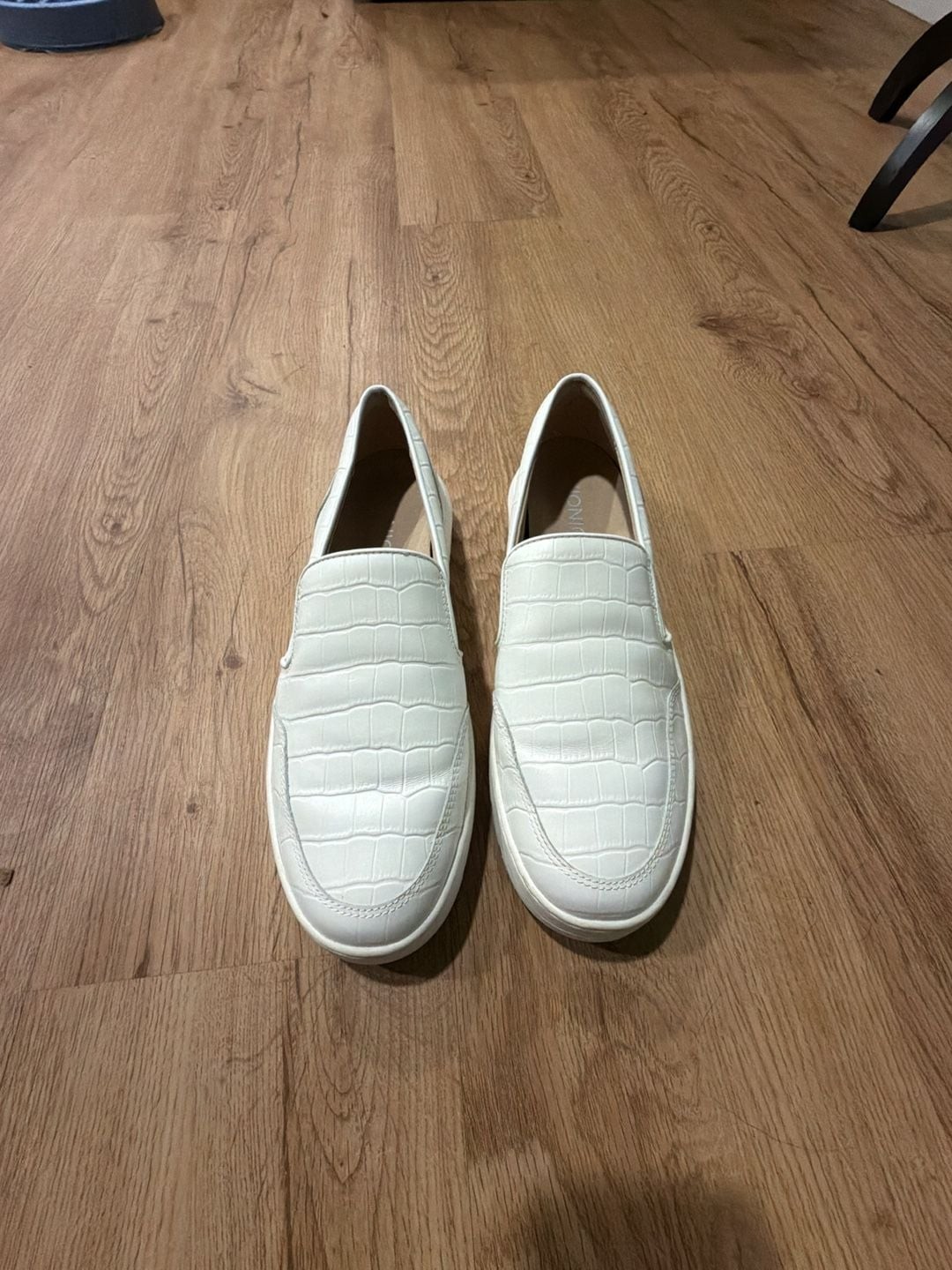 Vionic Dinora White Croco Embossed Leather Slip-On Sneakers