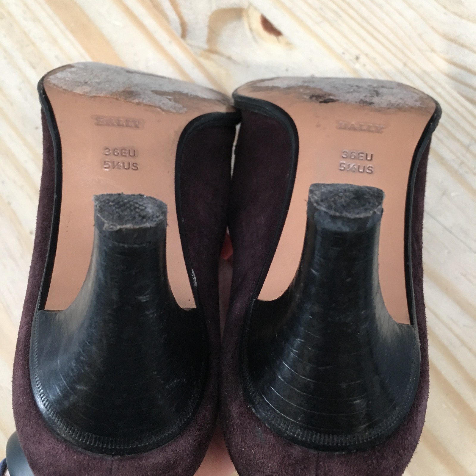 Bally Shoes Womens 5.5 Slip On Moc Toe Kitten Heel Pumps Burgundy Suede Leather